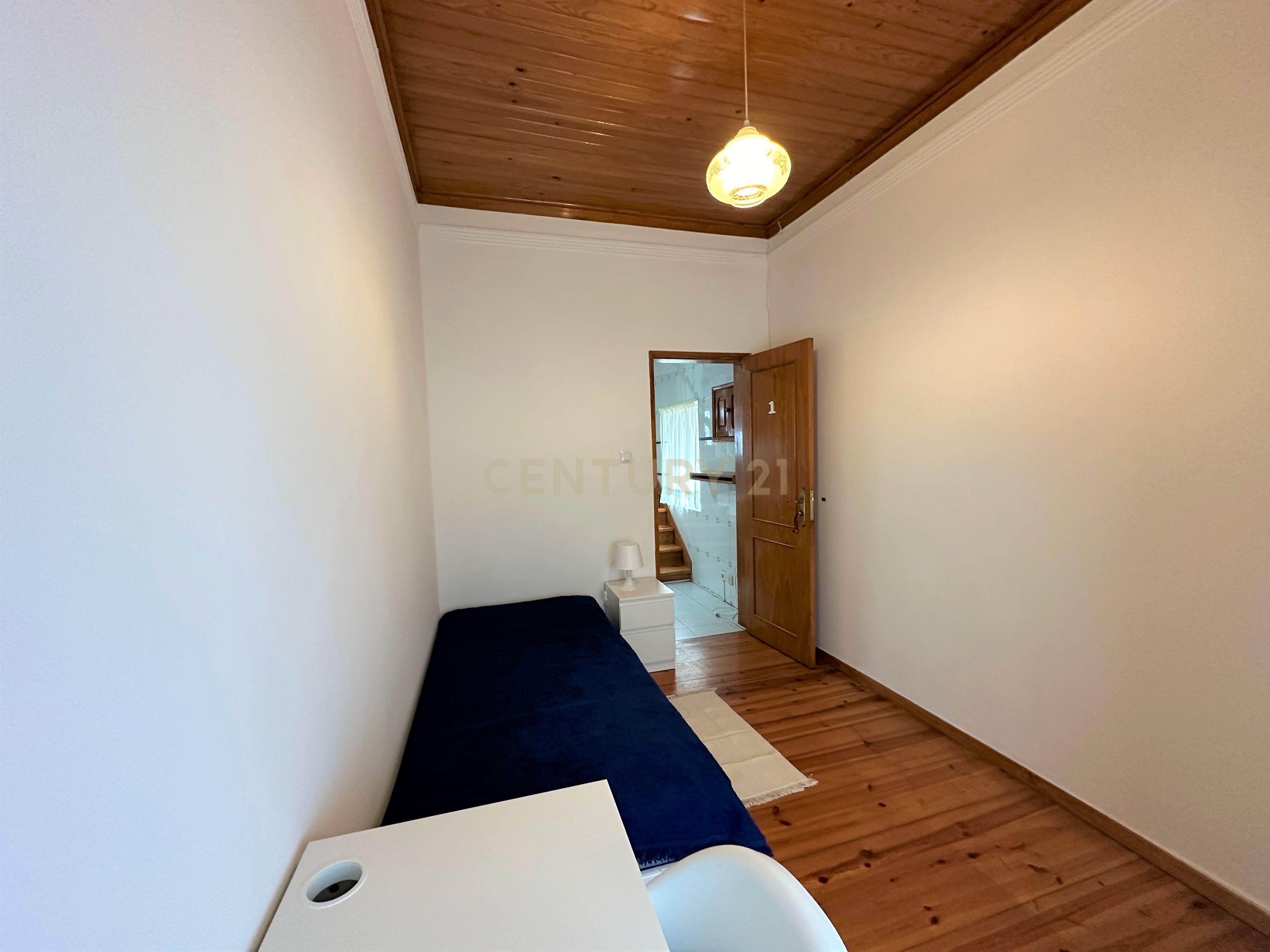 Apartamento Duplex T5 Beato - Image 12