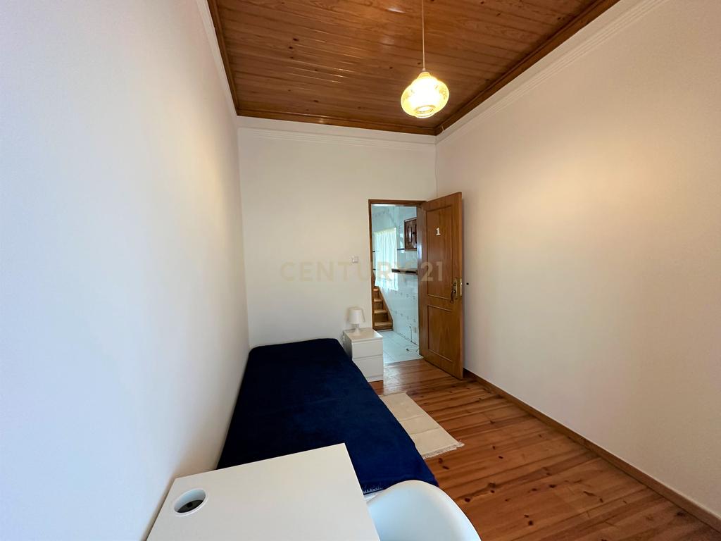 Apartamento Duplex T5 Beato - Image 12