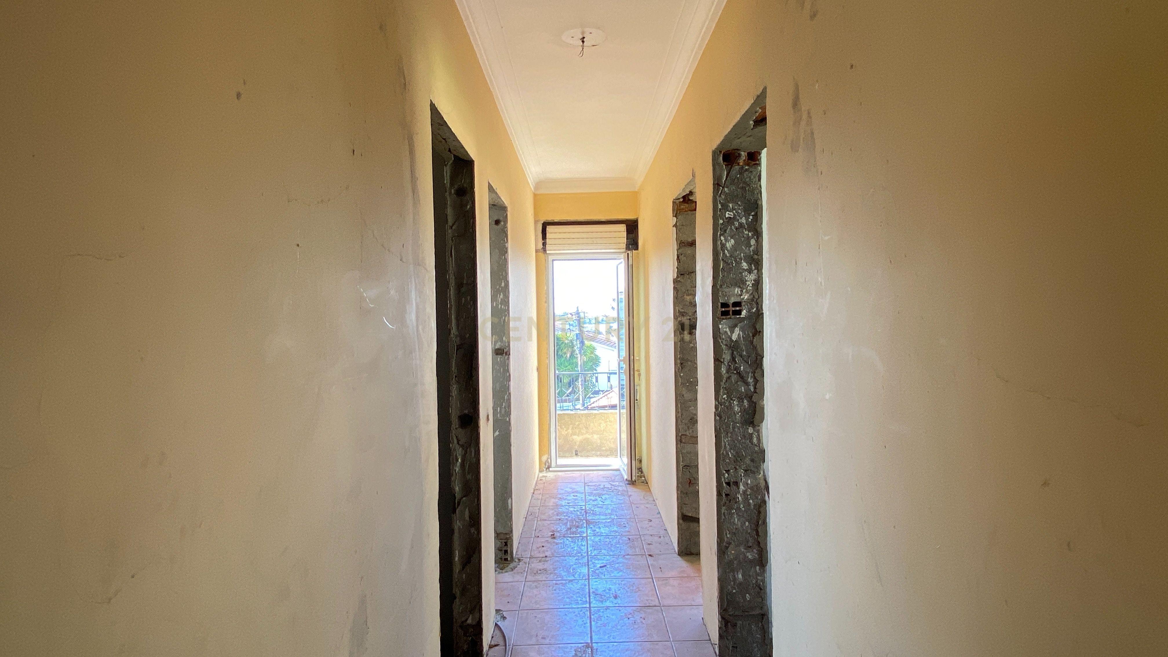 2 Moradias Bi familiar + Loja - Próximo ao Hospital São João - Image 10