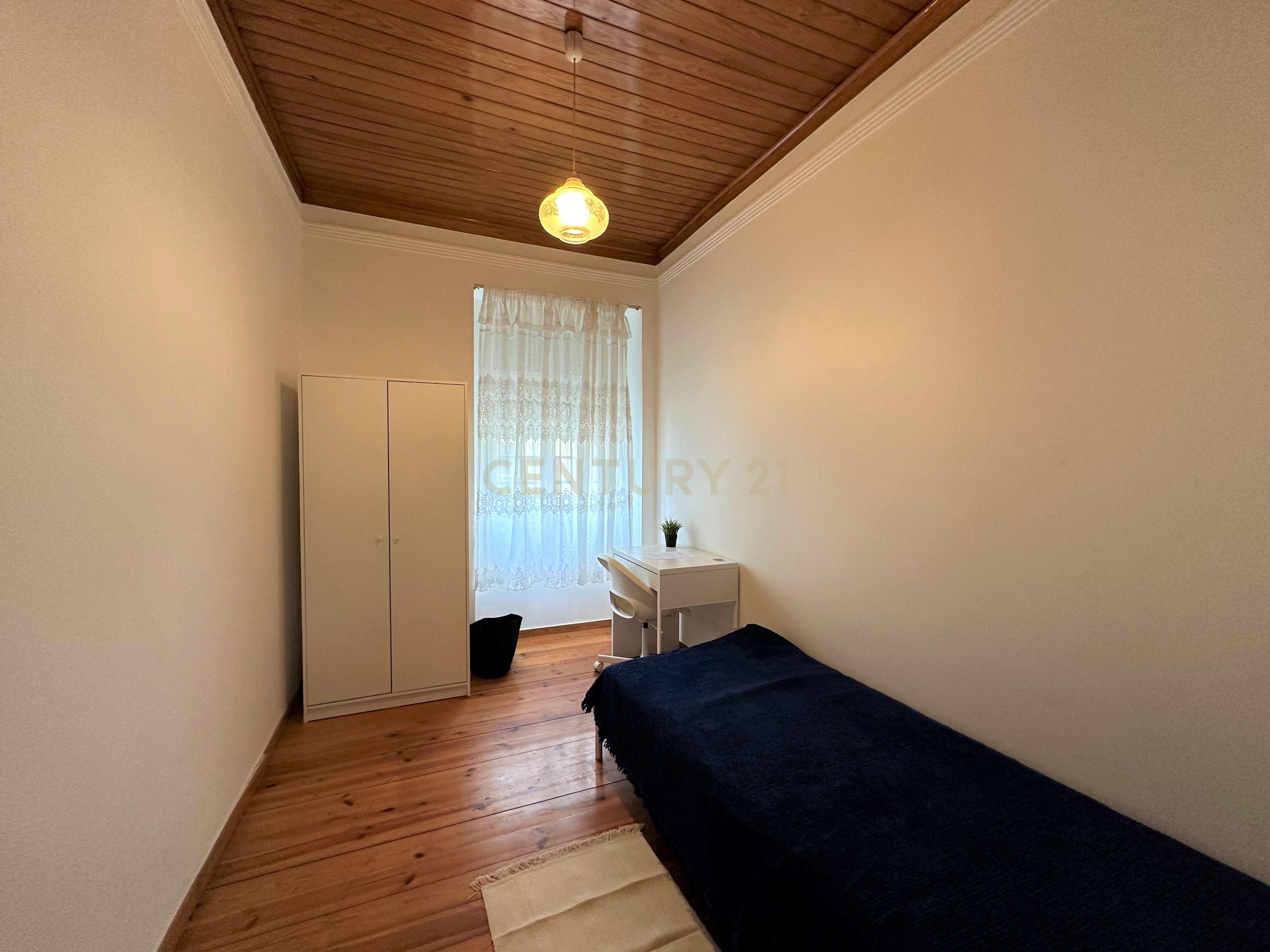 Apartamento Duplex T5 Beato - Image 11