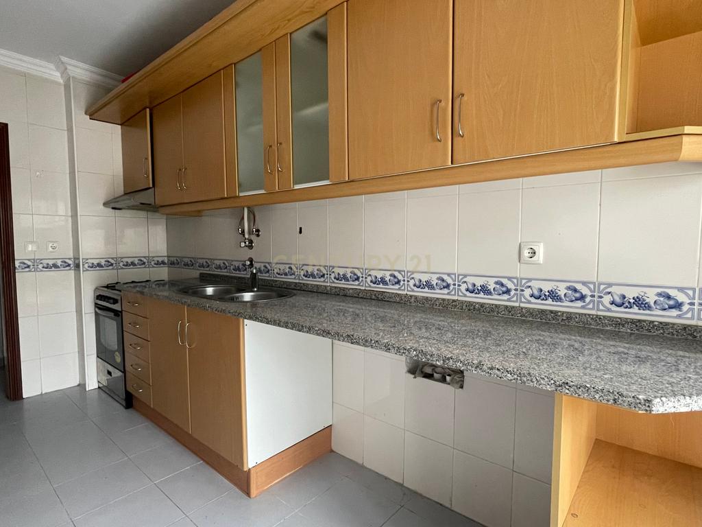 Apartamento T2 com Varanda, em Aires, Palmela - Image 9