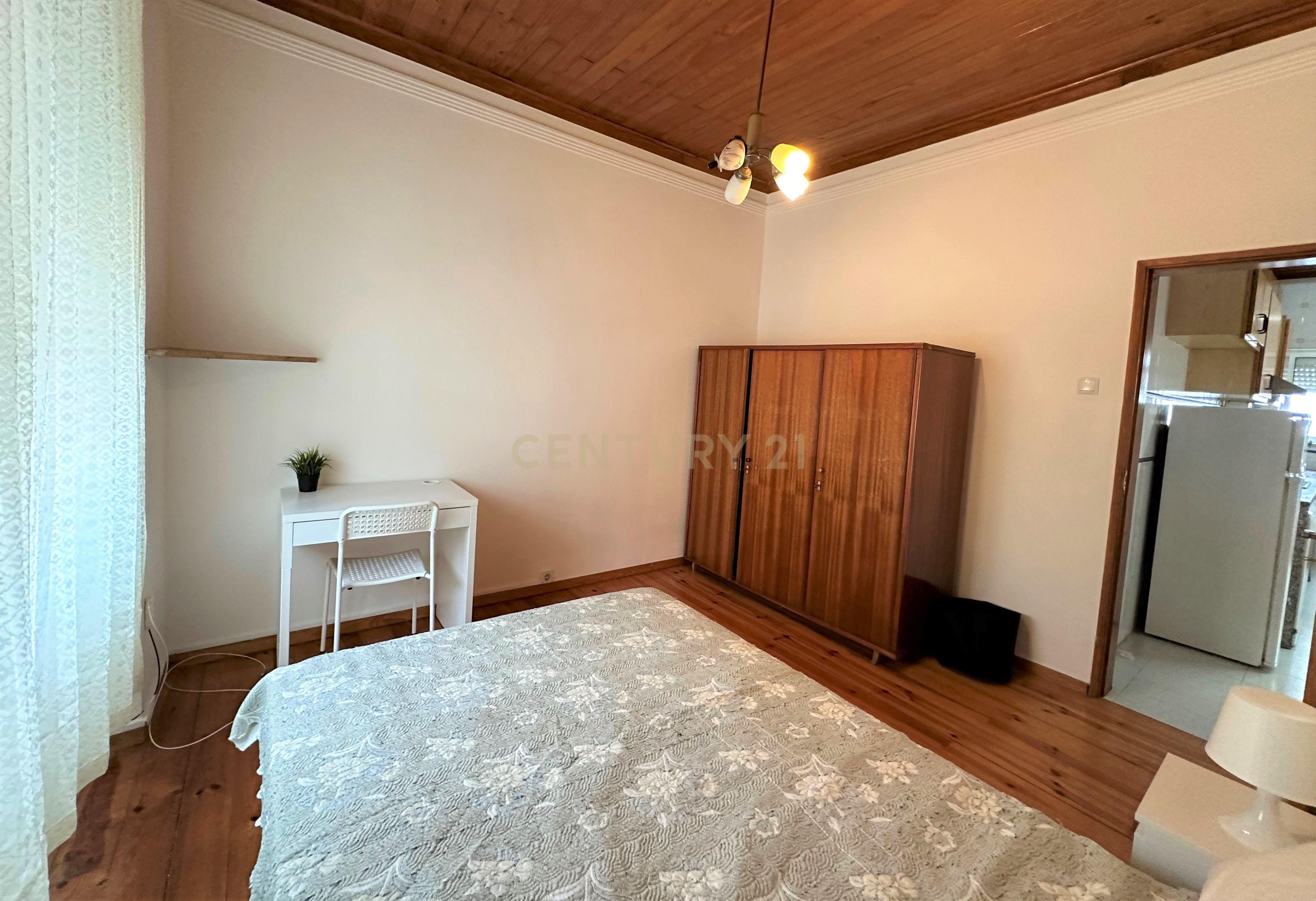 Apartamento Duplex T5 Beato - Image 10