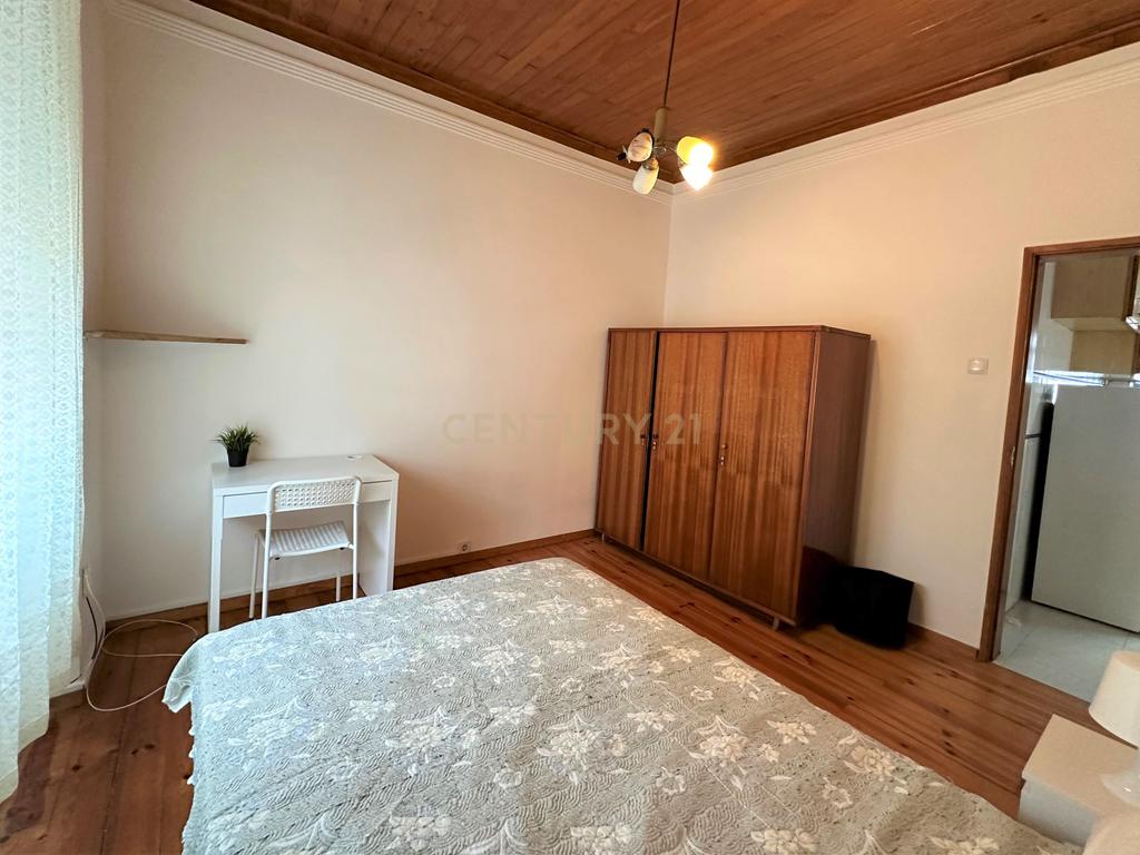 Apartamento Duplex T5 Beato - Image 10