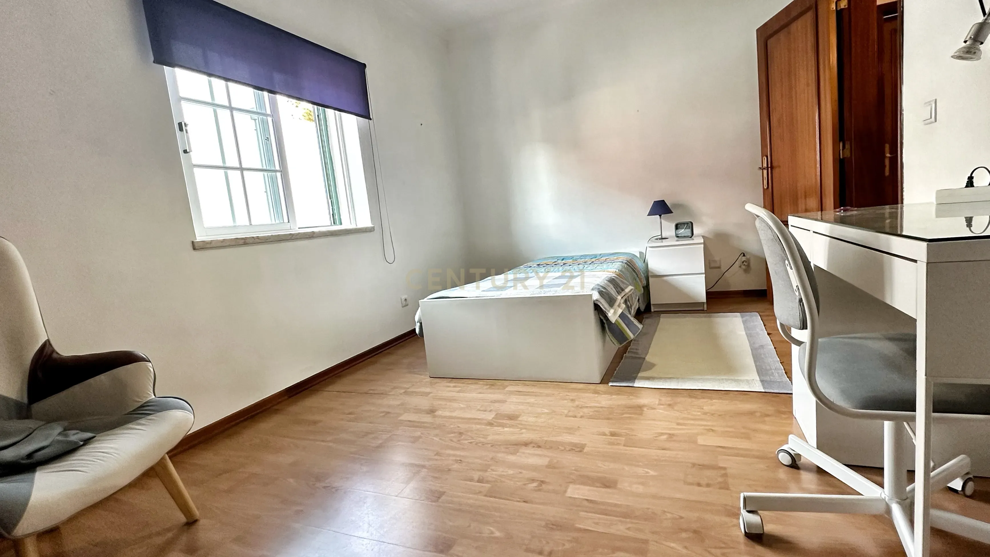 Moradia Geminada T4+1, localizada na Quinta do Conde com garagem e churrasqueira - Image 24