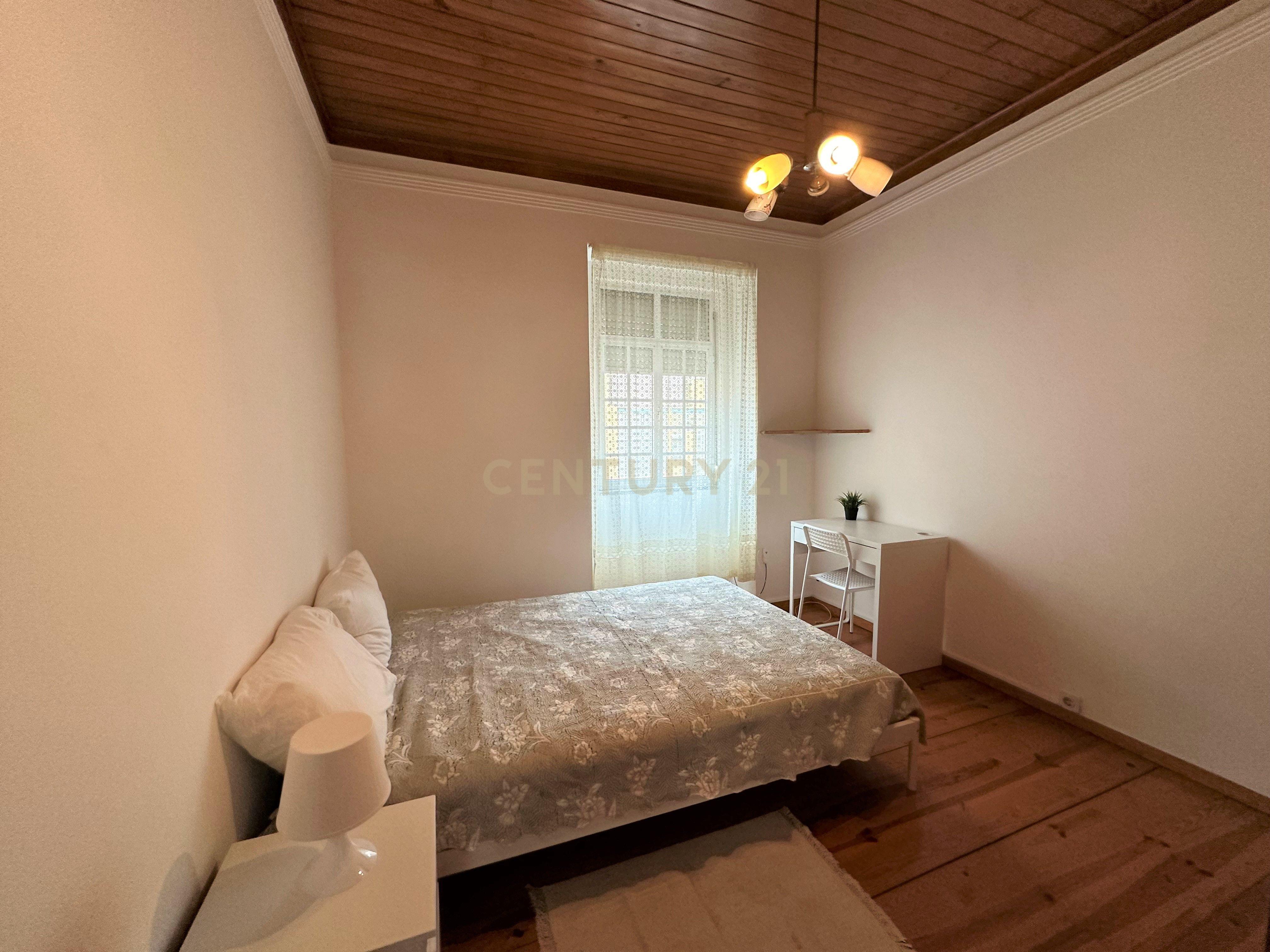 Apartamento Duplex T5 Beato - Image 8