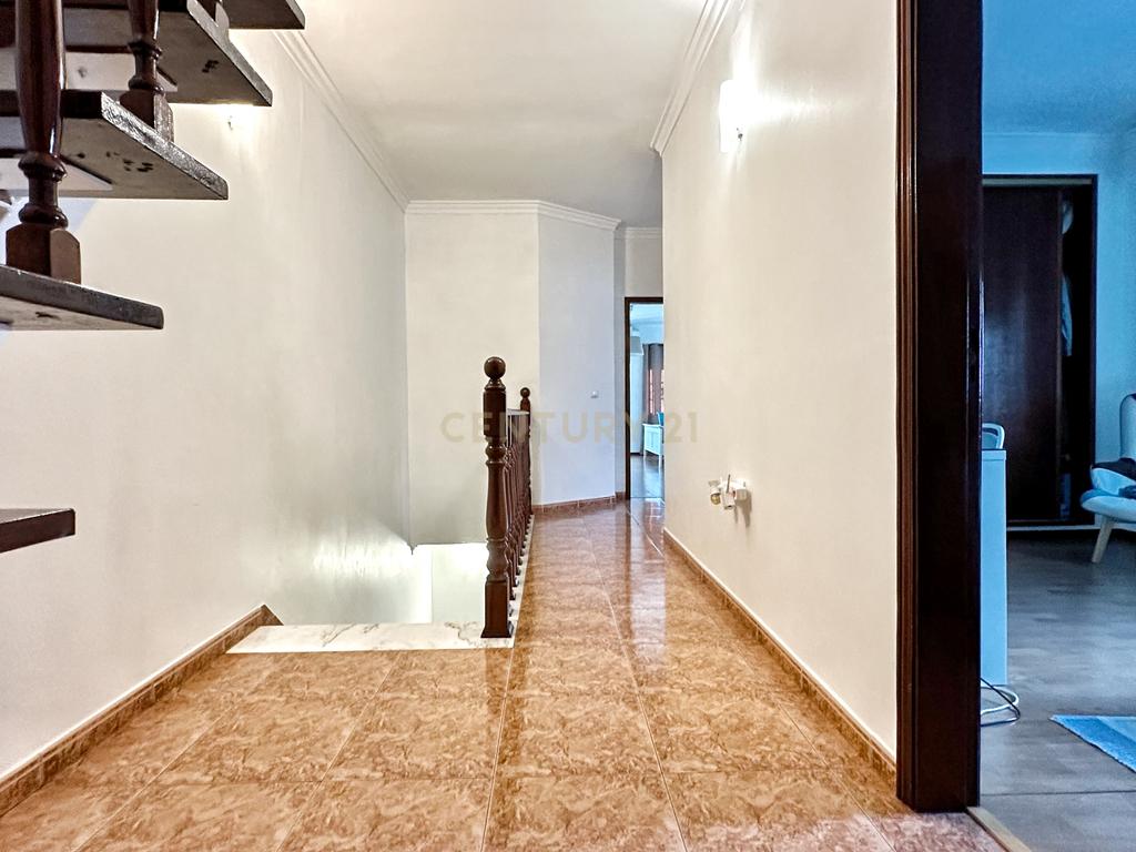 Moradia Geminada T4+1, localizada na Quinta do Conde com garagem e churrasqueira - Image 35