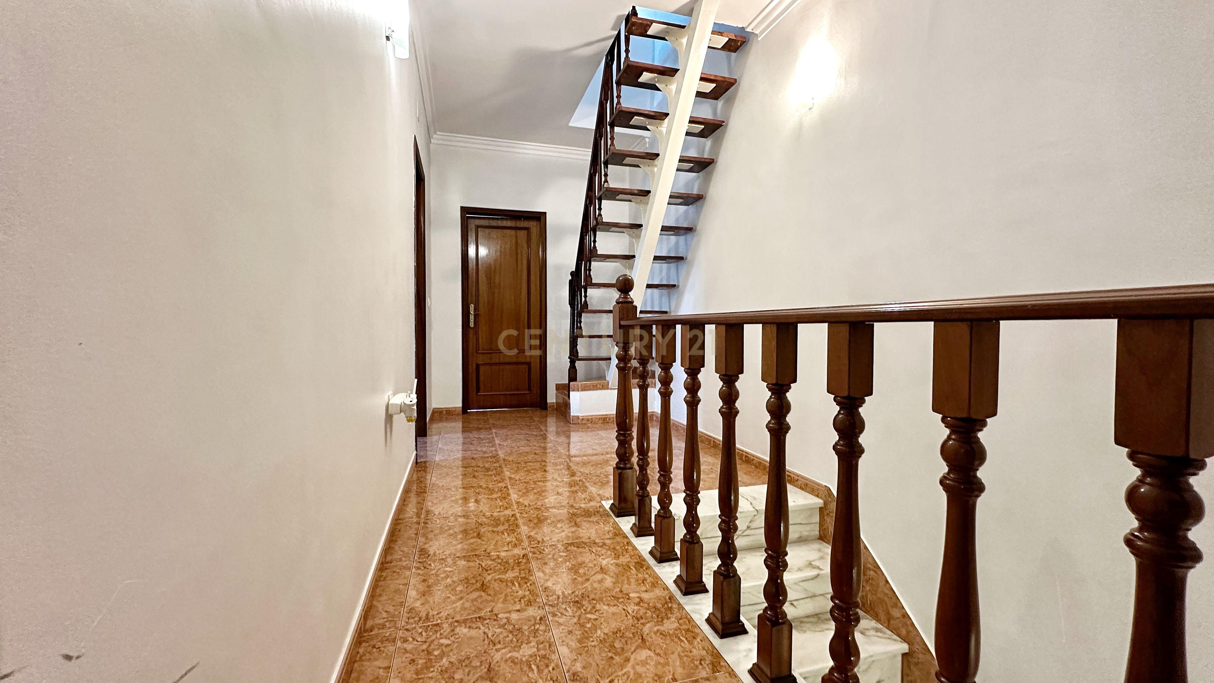 Moradia Geminada T4+1, localizada na Quinta do Conde com garagem e churrasqueira - Image 22