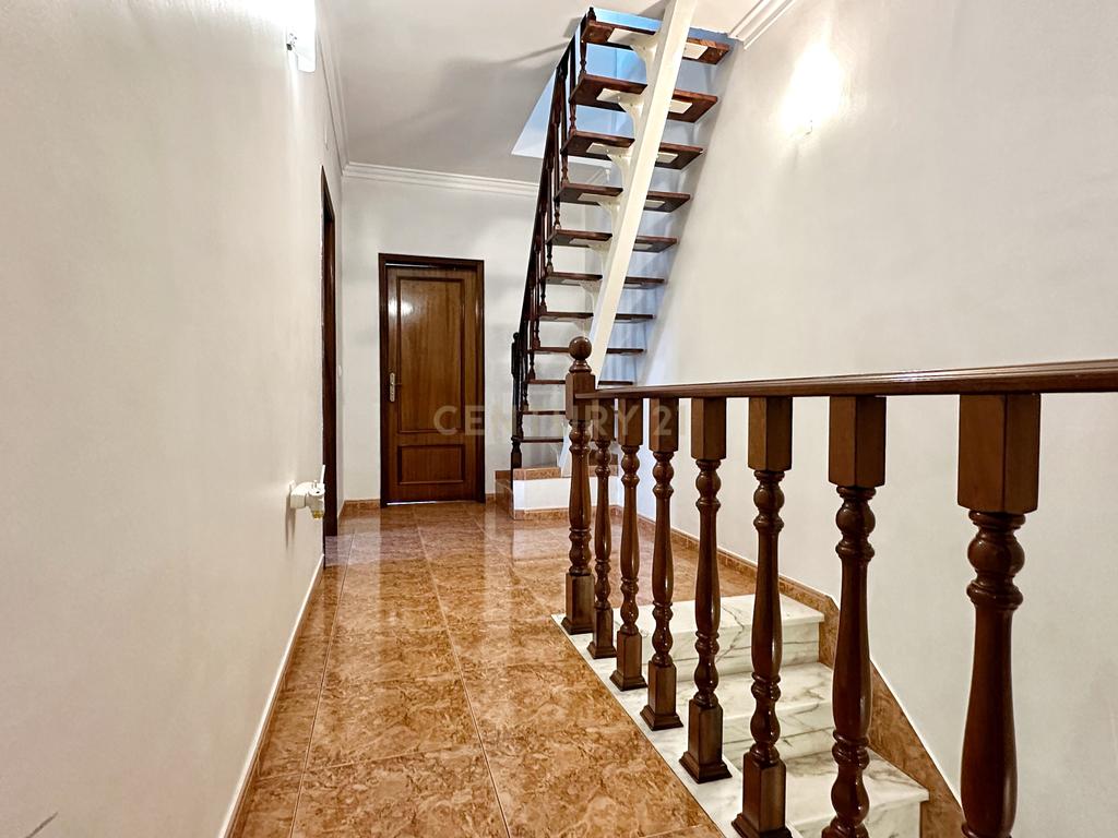 Moradia Geminada T4+1, localizada na Quinta do Conde com garagem e churrasqueira - Image 22