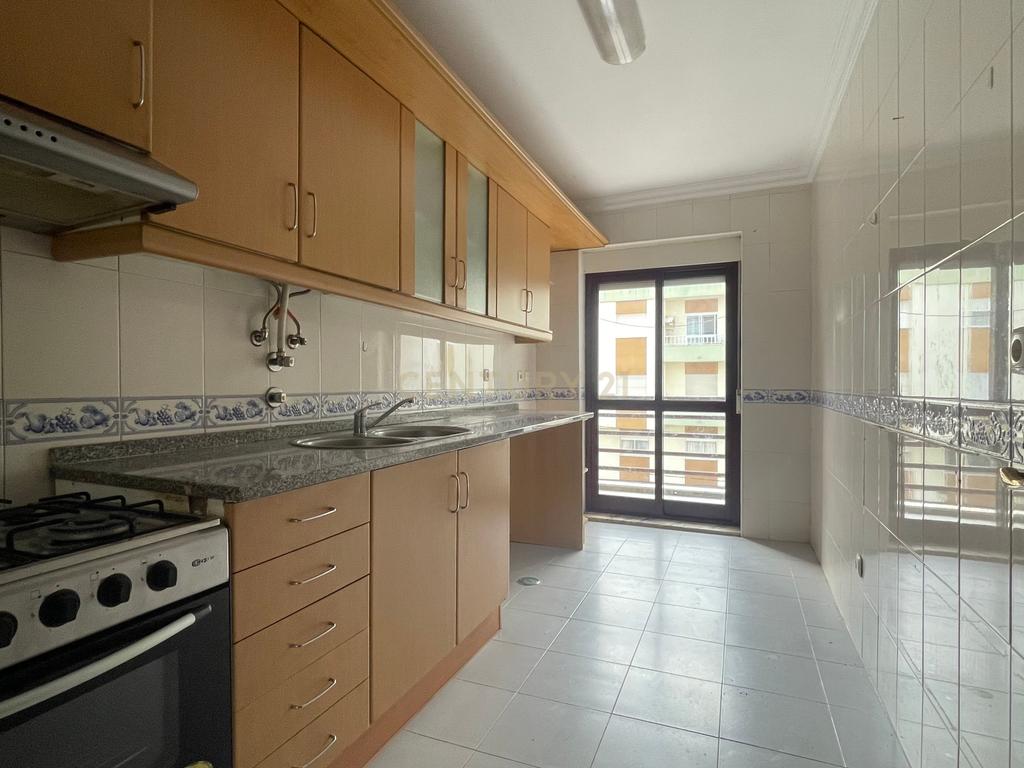 Apartamento T2 com Varanda, em Aires, Palmela - Image 5