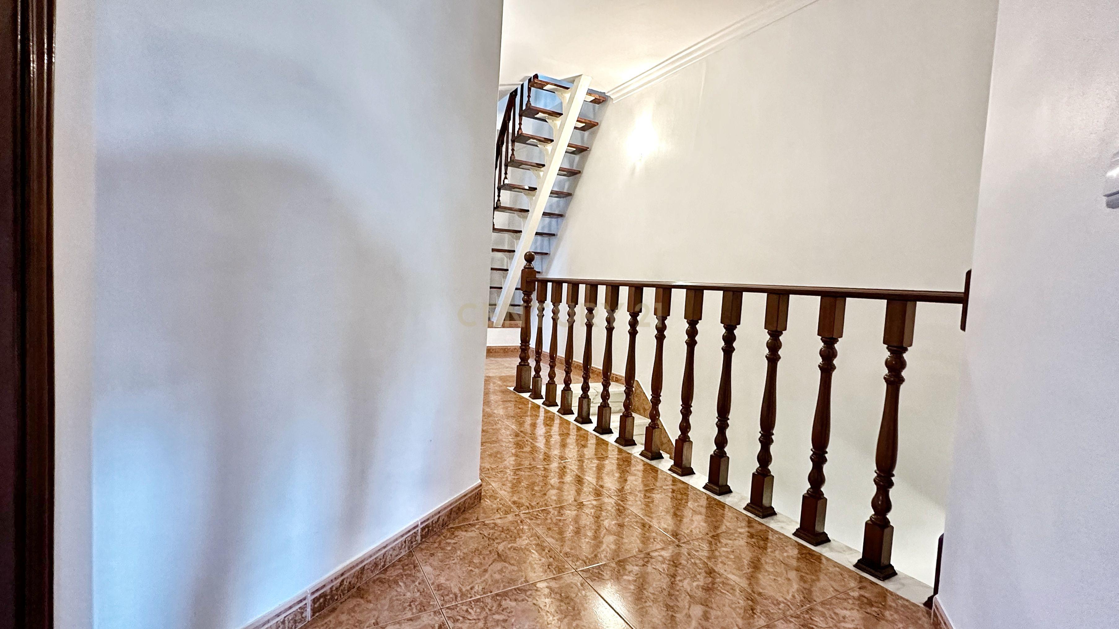 Moradia Geminada T4+1, localizada na Quinta do Conde com garagem e churrasqueira - Image 38