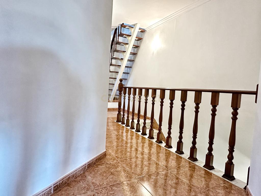 Moradia Geminada T4+1, localizada na Quinta do Conde com garagem e churrasqueira - Image 38