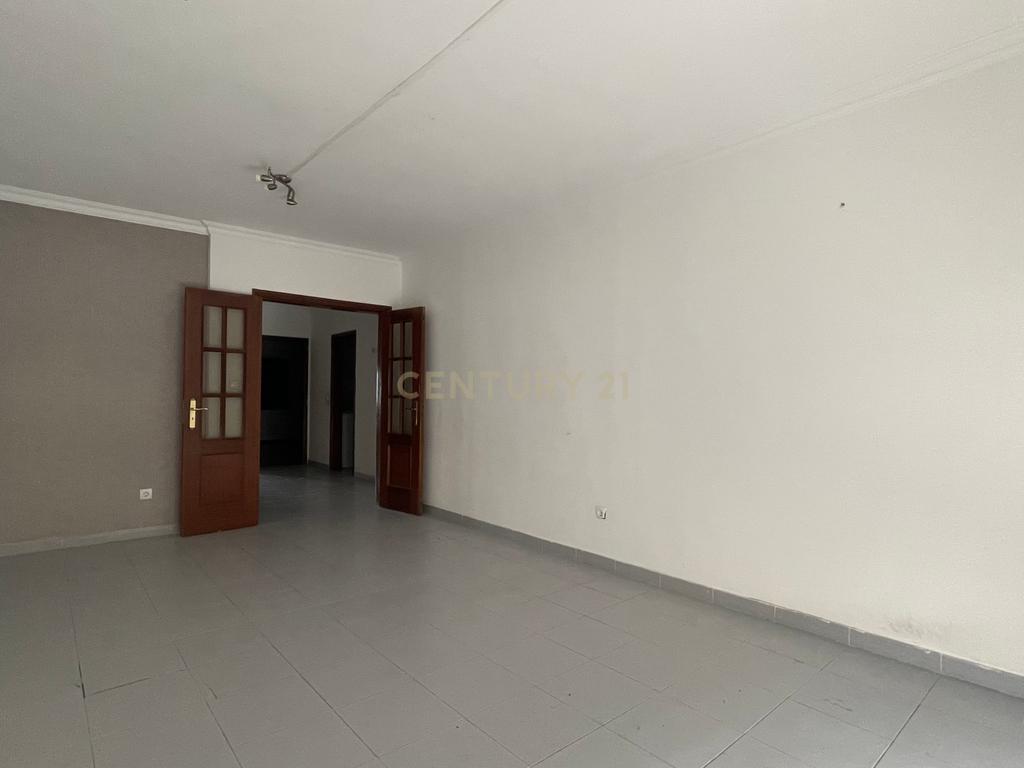 Apartamento T2 com Varanda, em Aires, Palmela - Image 3