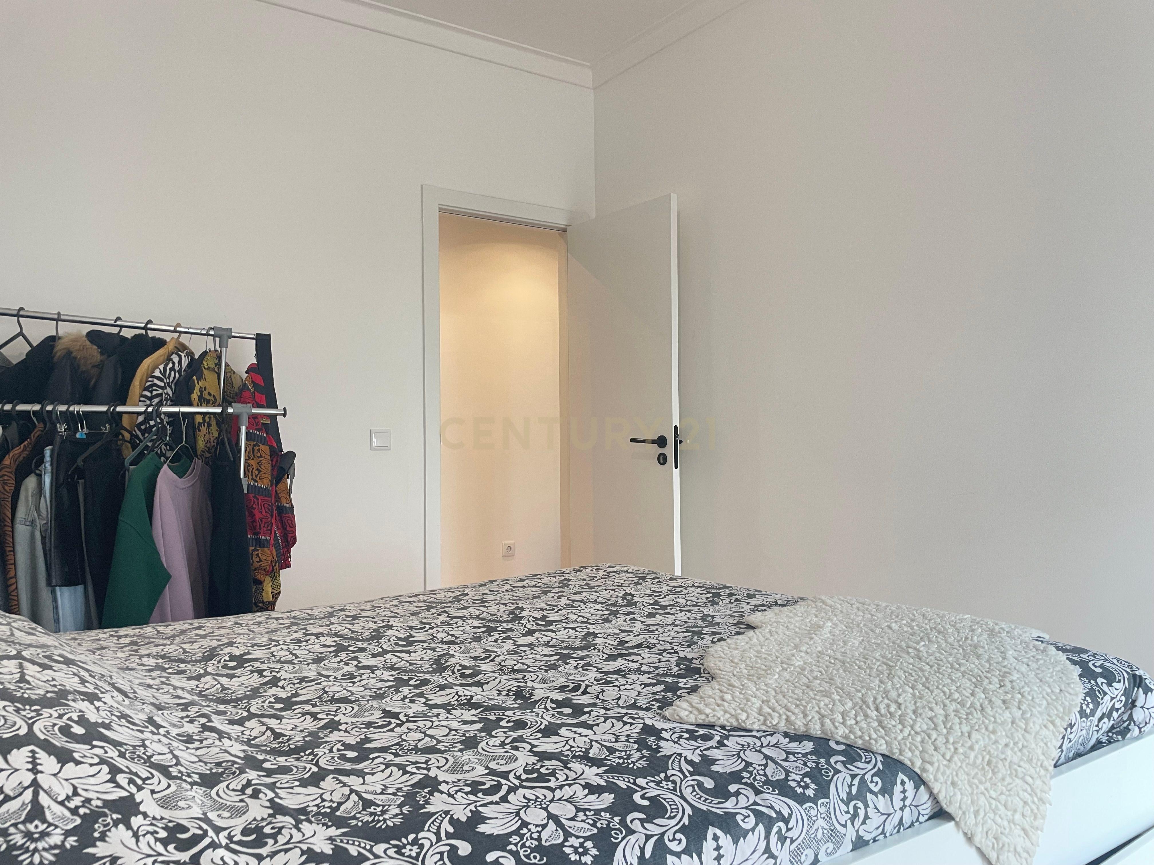 T3 com 95m2 e Renovação Moderna em Marvila - Image 12