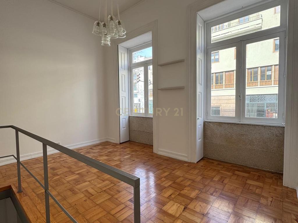 T1 Duplex Exclusivo na Rua da Restauração – Porto - Image 12