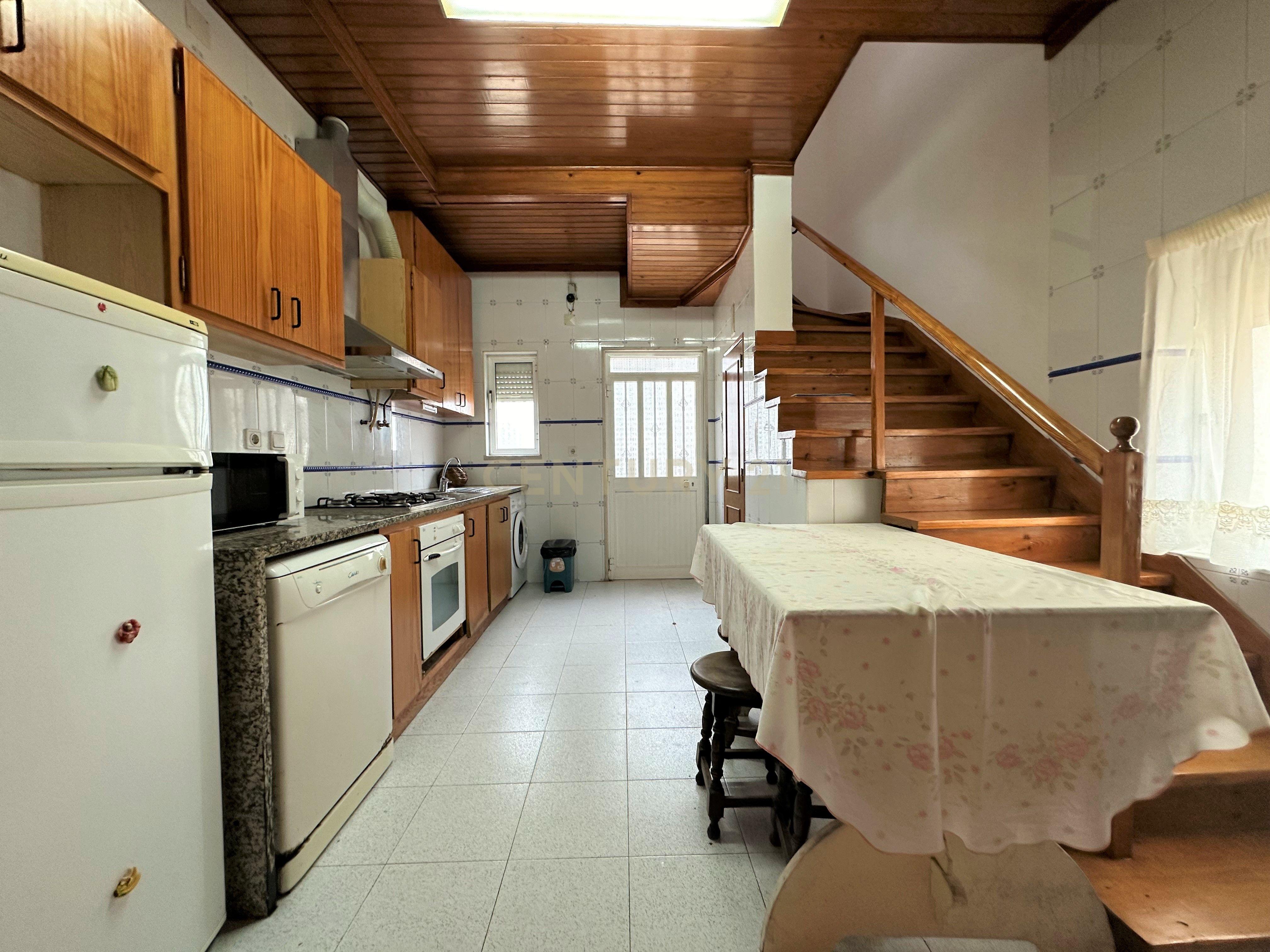 Apartamento Duplex T5 Beato - Image 6