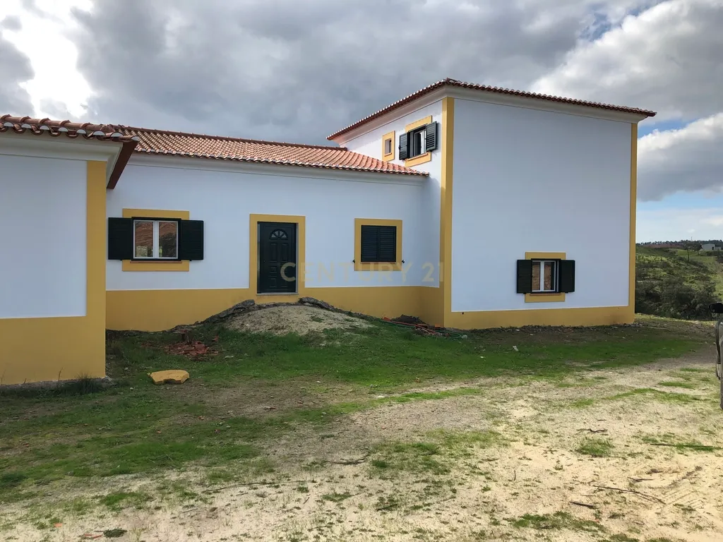 Apresento esta espetacular Herdade Alentejana em Ourique com 25 Hectares, com cavalariças. Obra de conclusão da Herdade em curso. - Image 8