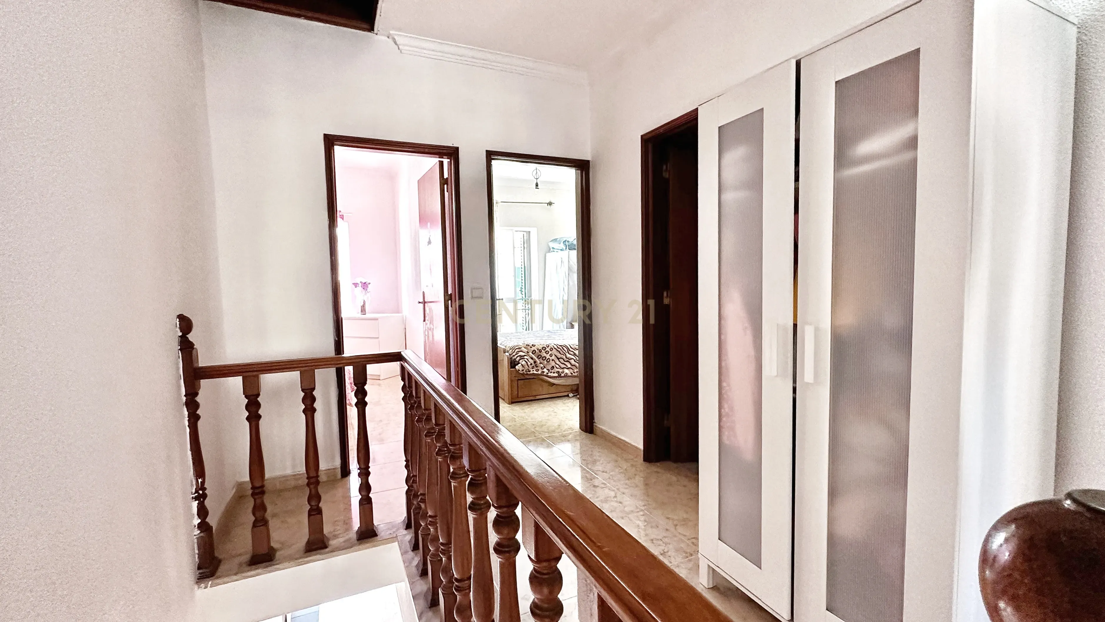 Moradia em Banda localizada na quinta do conde - Image 12