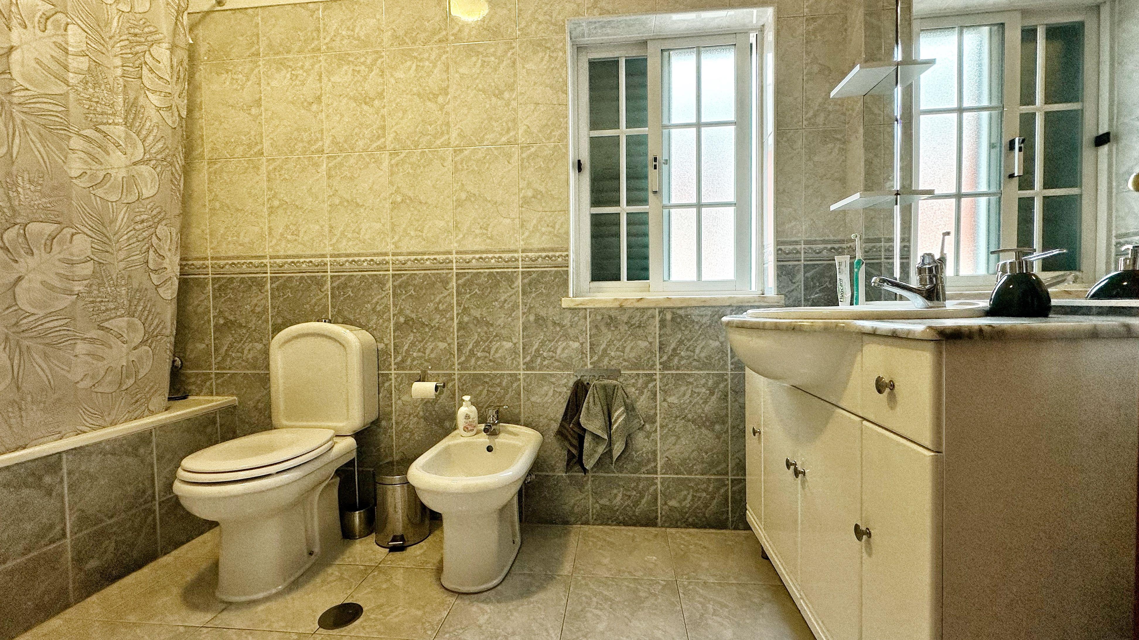 Moradia Geminada T4+1, localizada na Quinta do Conde com garagem e churrasqueira - Image 37