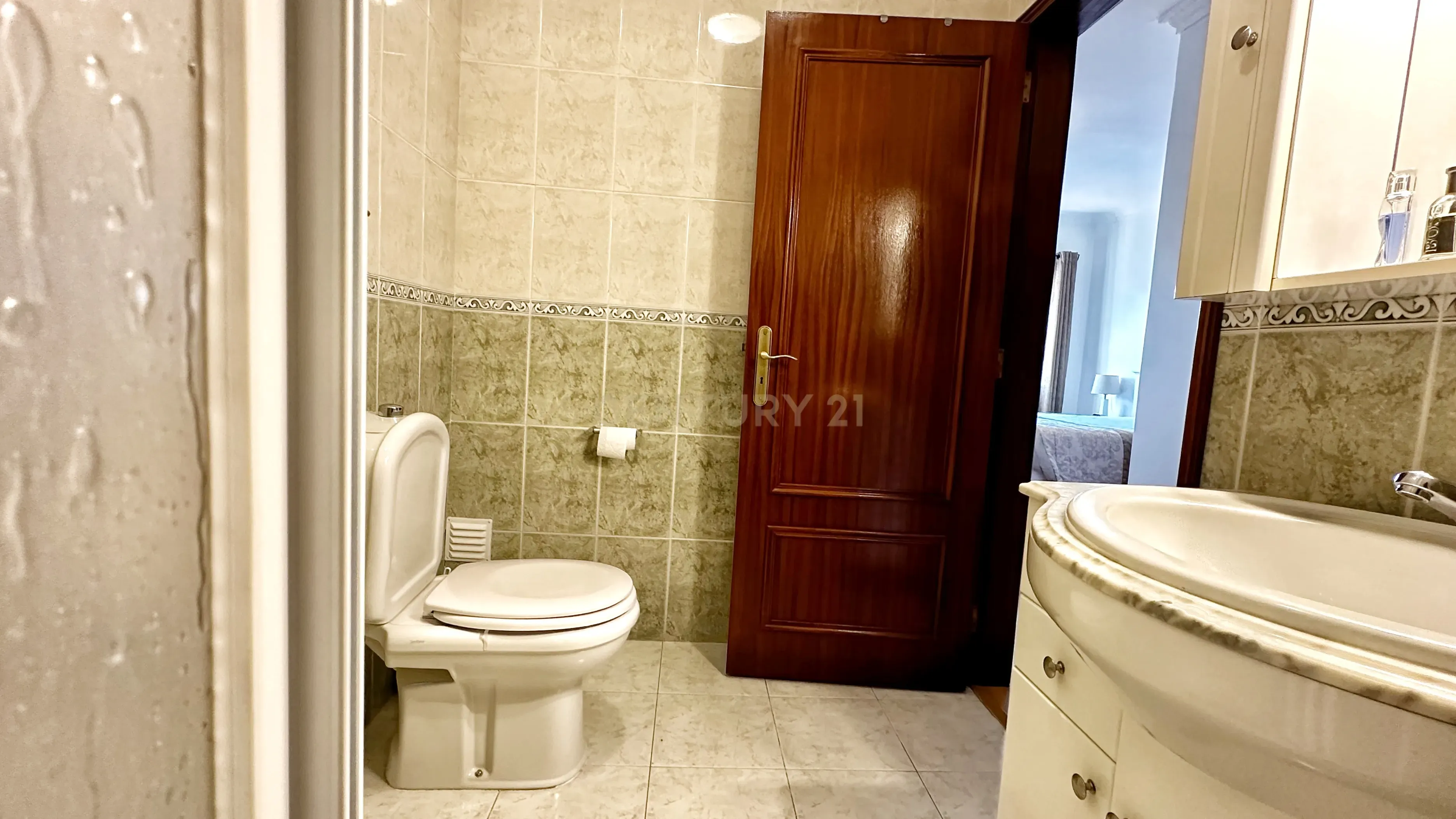 Moradia Geminada T4+1, localizada na Quinta do Conde com garagem e churrasqueira - Image 33