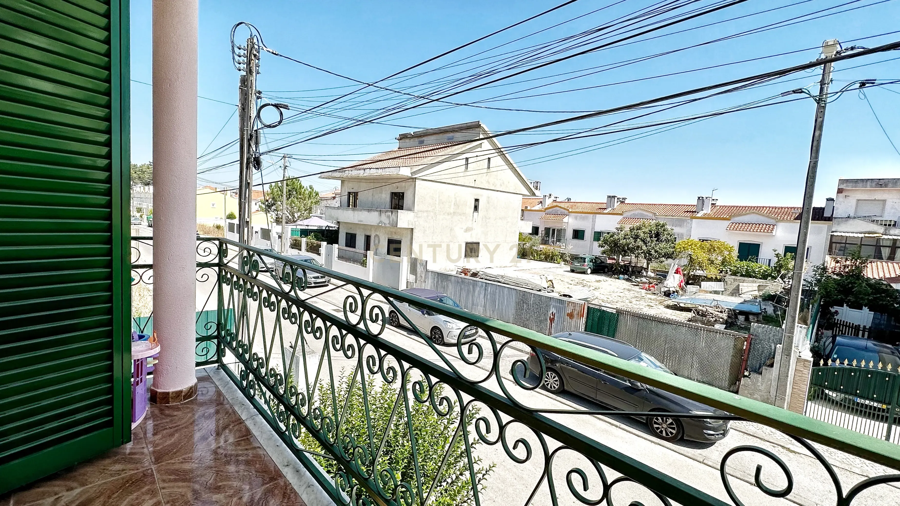 Moradia em Banda localizada na quinta do conde - Image 19