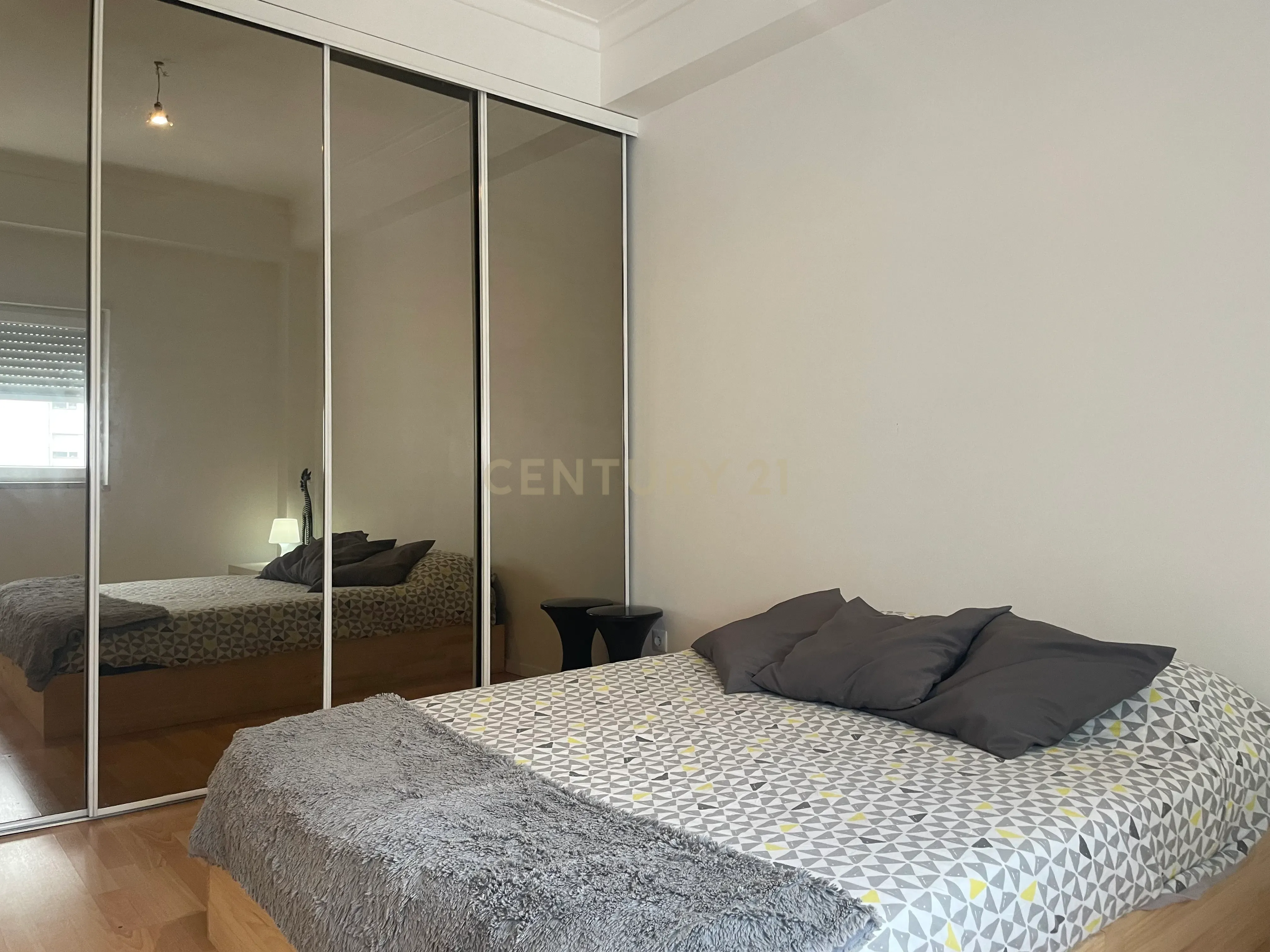 T3 com 95m2 e Renovação Moderna em Marvila - Image 14