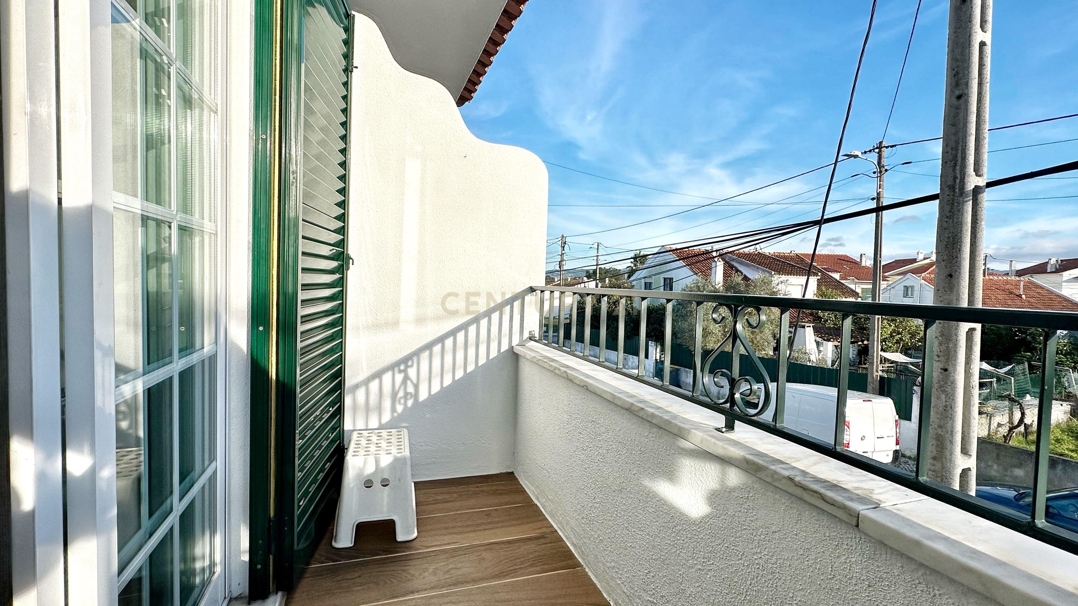 Moradia Geminada T4+1, localizada na Quinta do Conde com garagem e churrasqueira - Image 31