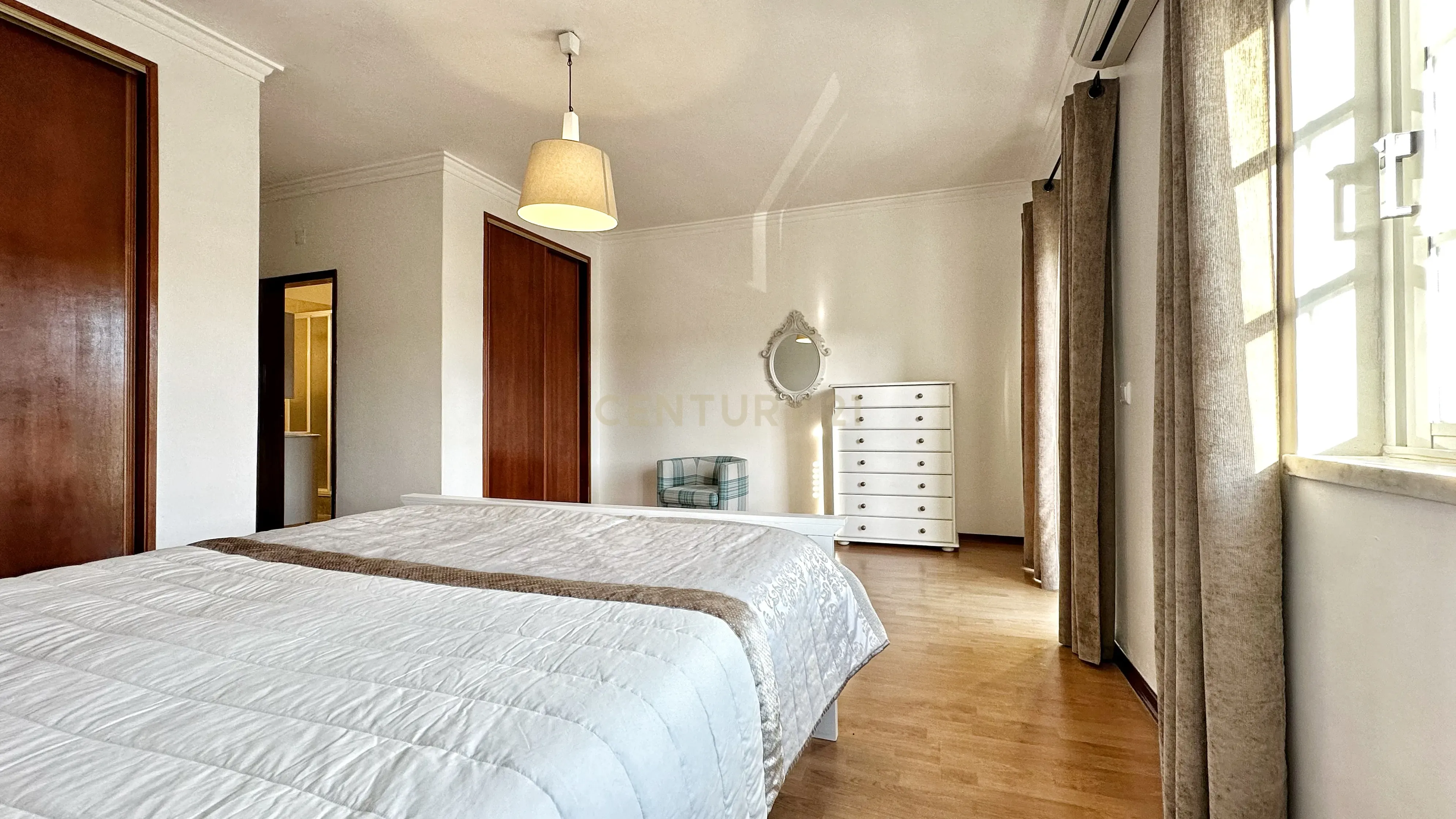 Moradia Geminada T4+1, localizada na Quinta do Conde com garagem e churrasqueira - Image 29