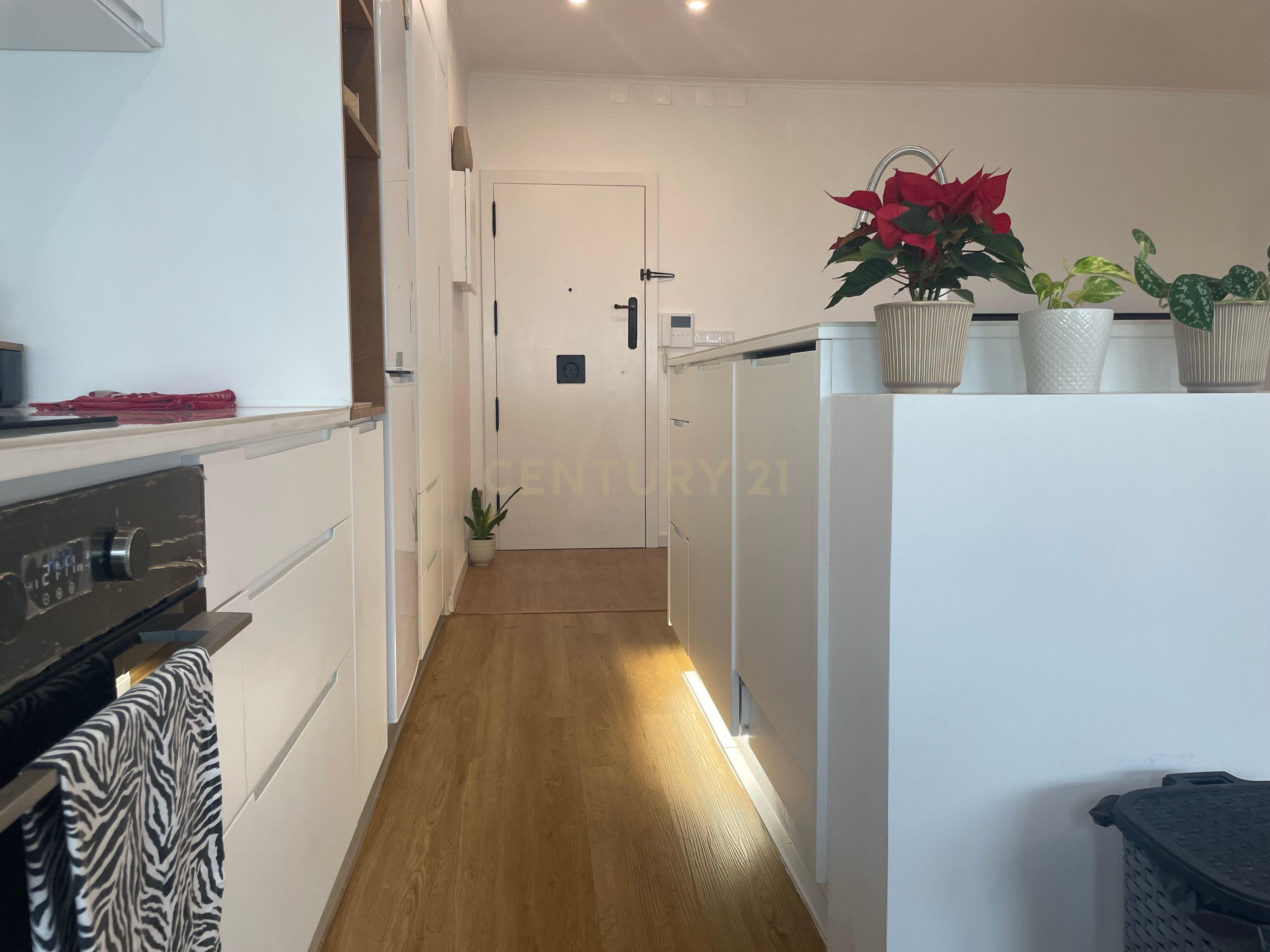 T3 com 95m2 e Renovação Moderna em Marvila - Image 8