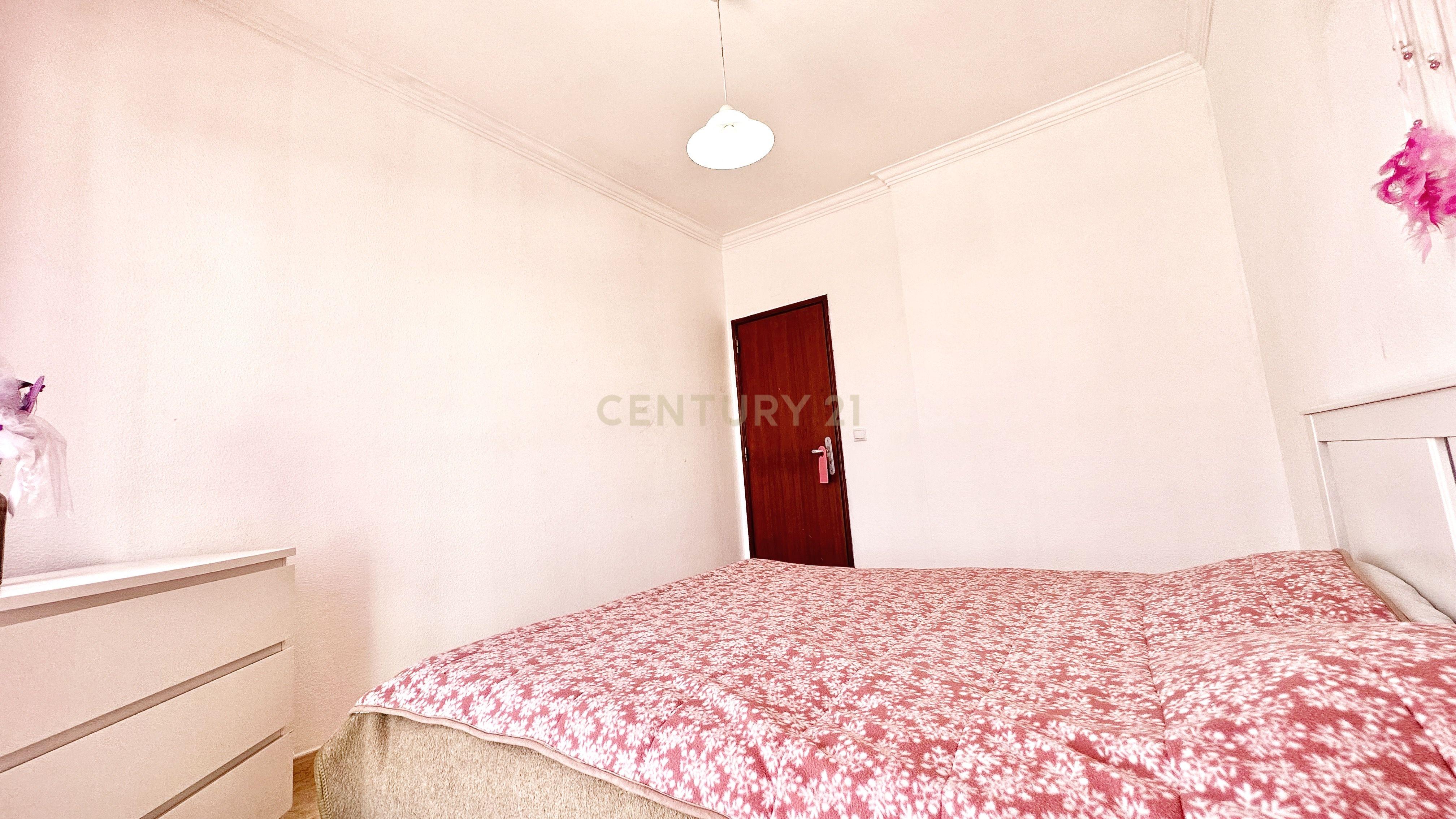 Moradia em Banda localizada na quinta do conde - Image 16