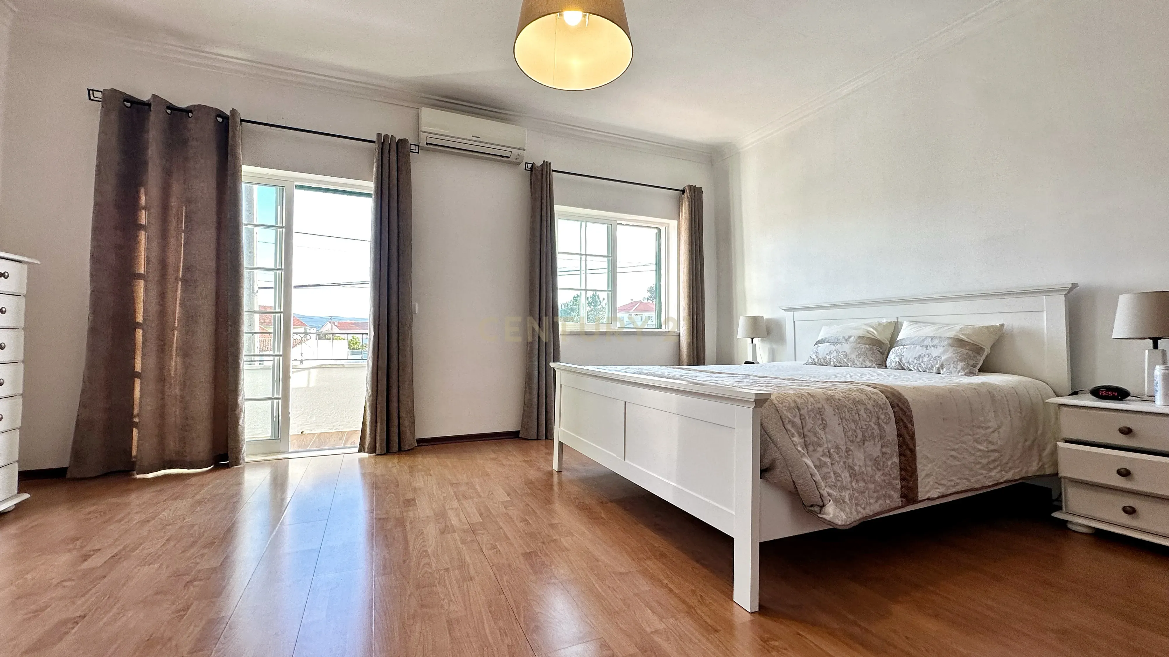 Moradia Geminada T4+1, localizada na Quinta do Conde com garagem e churrasqueira - Image 28