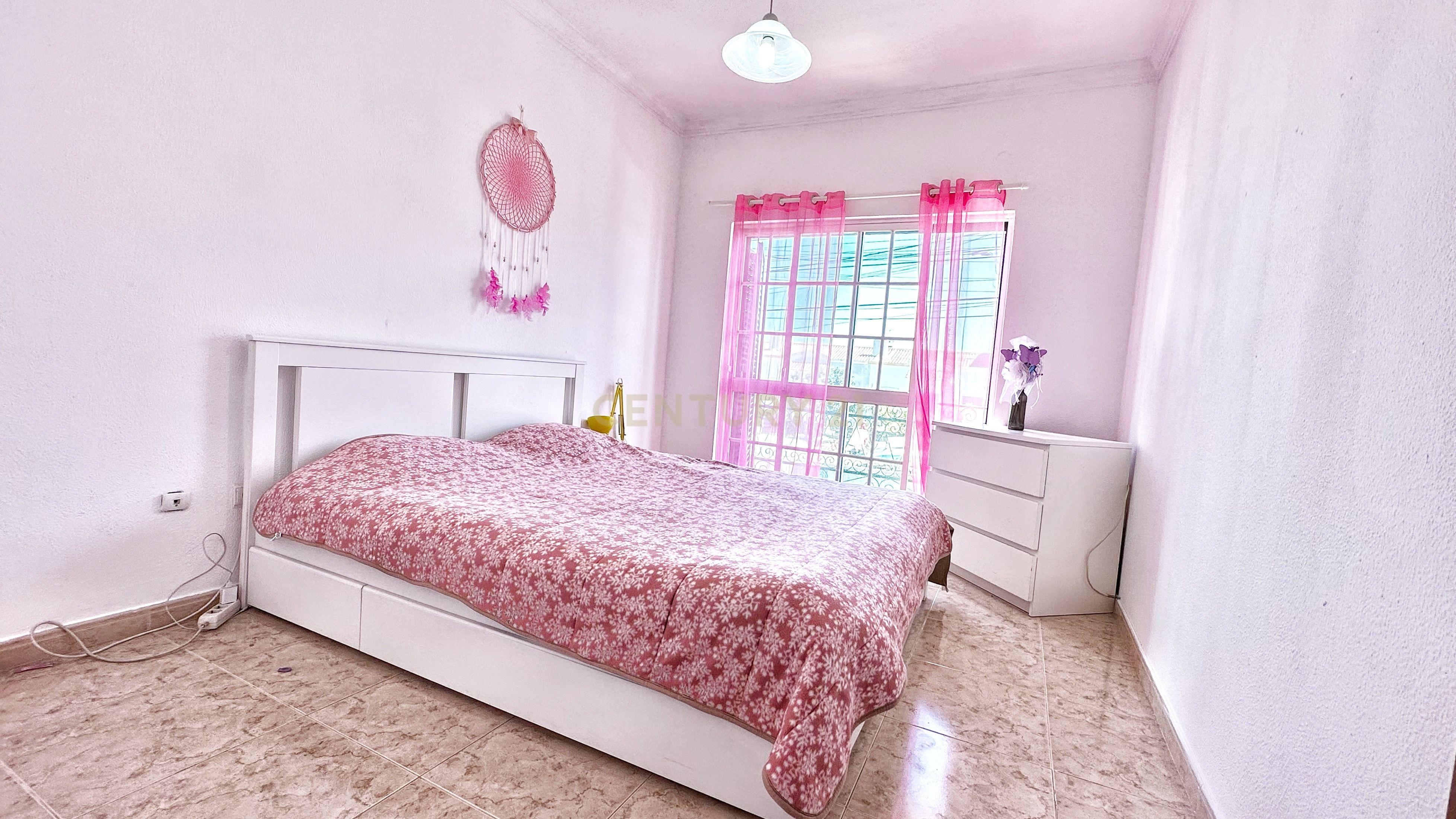 Moradia em Banda localizada na quinta do conde - Image 17