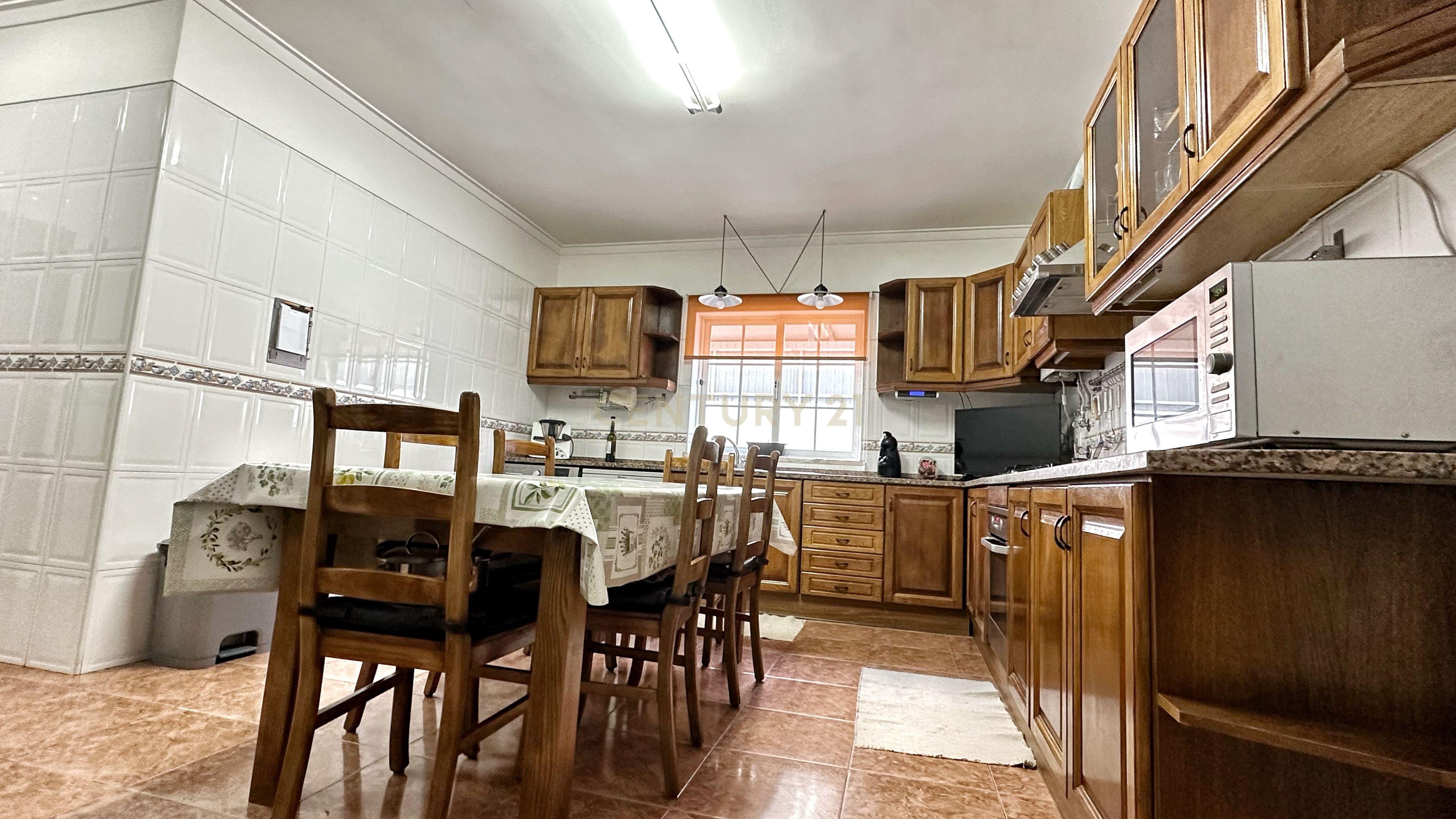 Moradia Geminada T4+1, localizada na Quinta do Conde com garagem e churrasqueira - Image 15