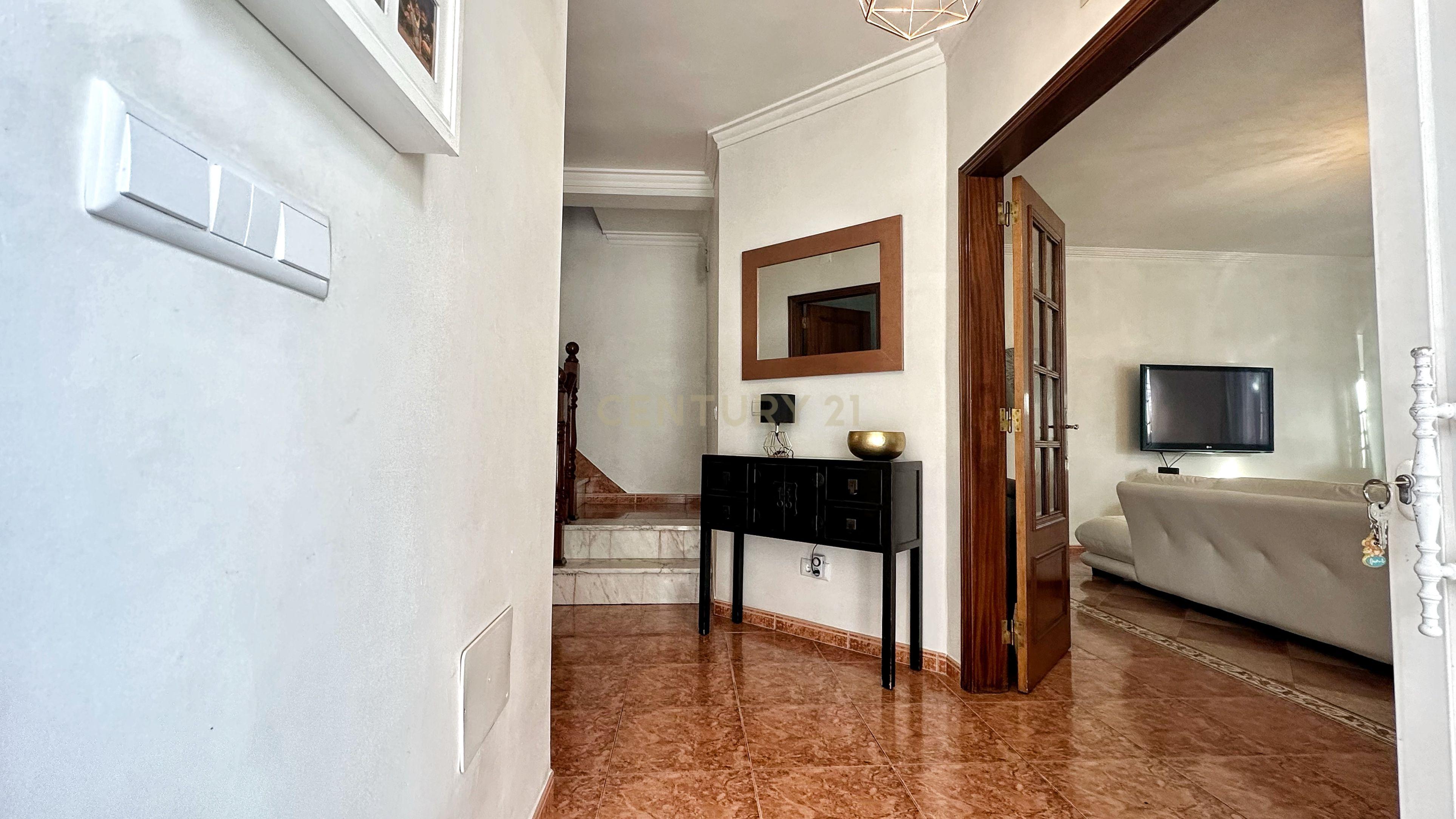 Moradia Geminada T4+1, localizada na Quinta do Conde com garagem e churrasqueira - Image 6