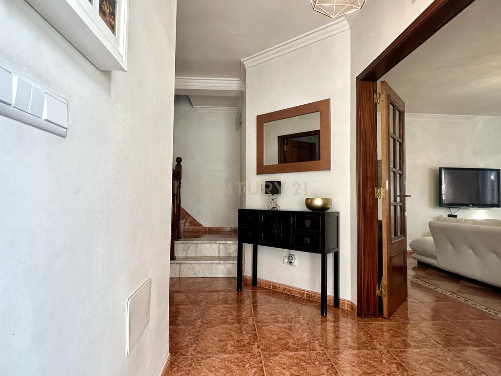 Moradia Geminada T4+1, localizada na Quinta do Conde com garagem e churrasqueira - Image 6