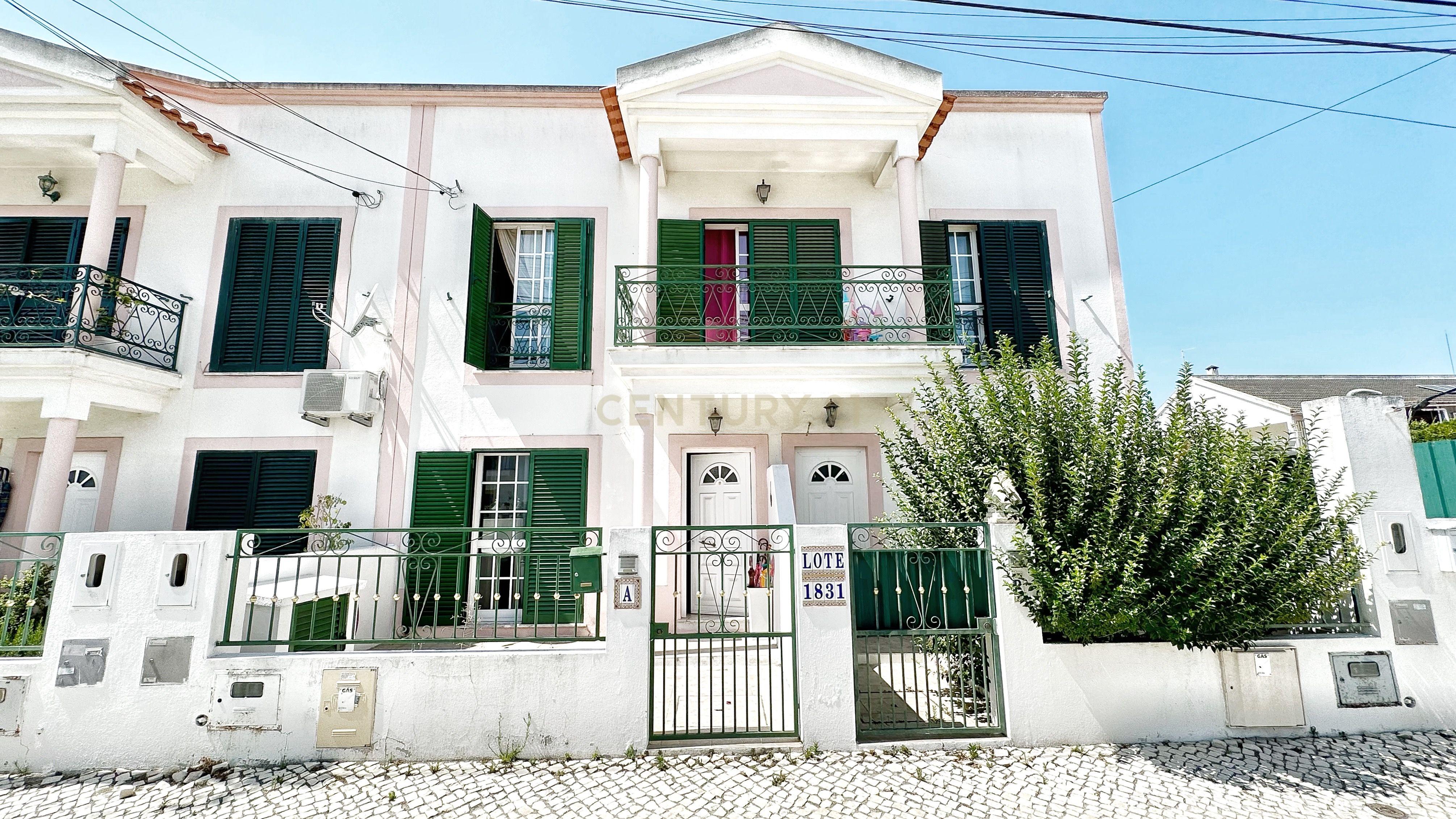 Moradia em Banda localizada na quinta do conde - Image 1