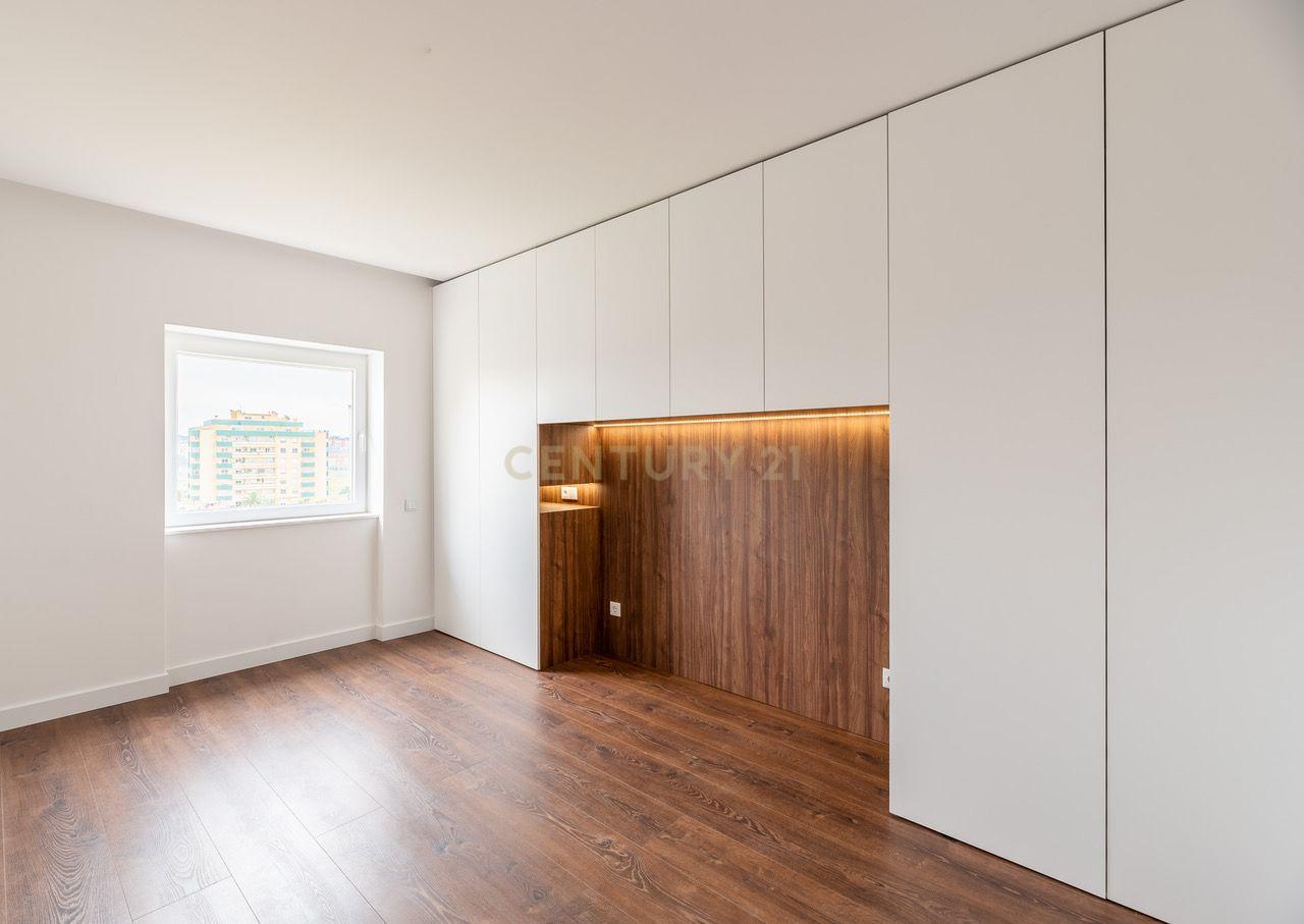 Apartamento T5 Totalmente Renovado no Bairro do Liceu - Image 24