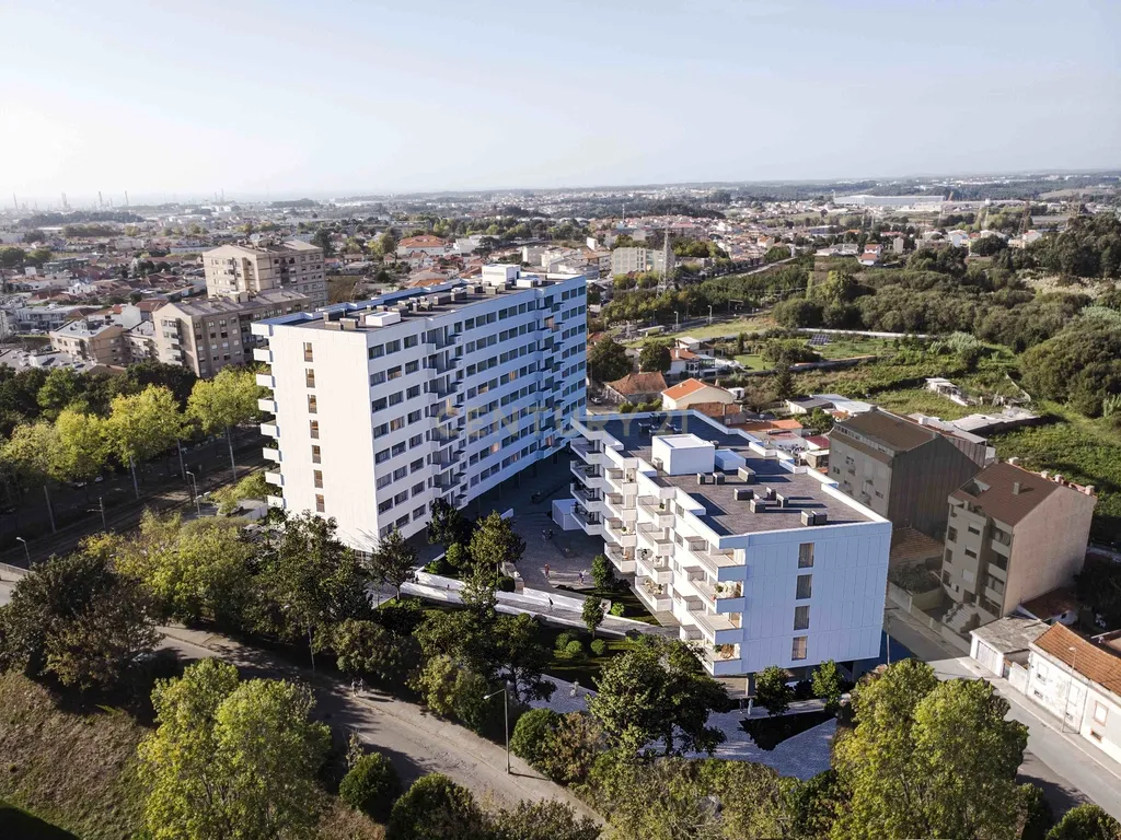 Condomínio do Sobreiro | T2 com 151m2 em Matosinhos, Senhora da Hora, junto ao metro - Image 47
