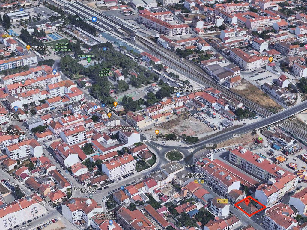 Pinhal Novo - Moradia c/ comércio p/ recuperar - 500m estação de comboio - Image 8