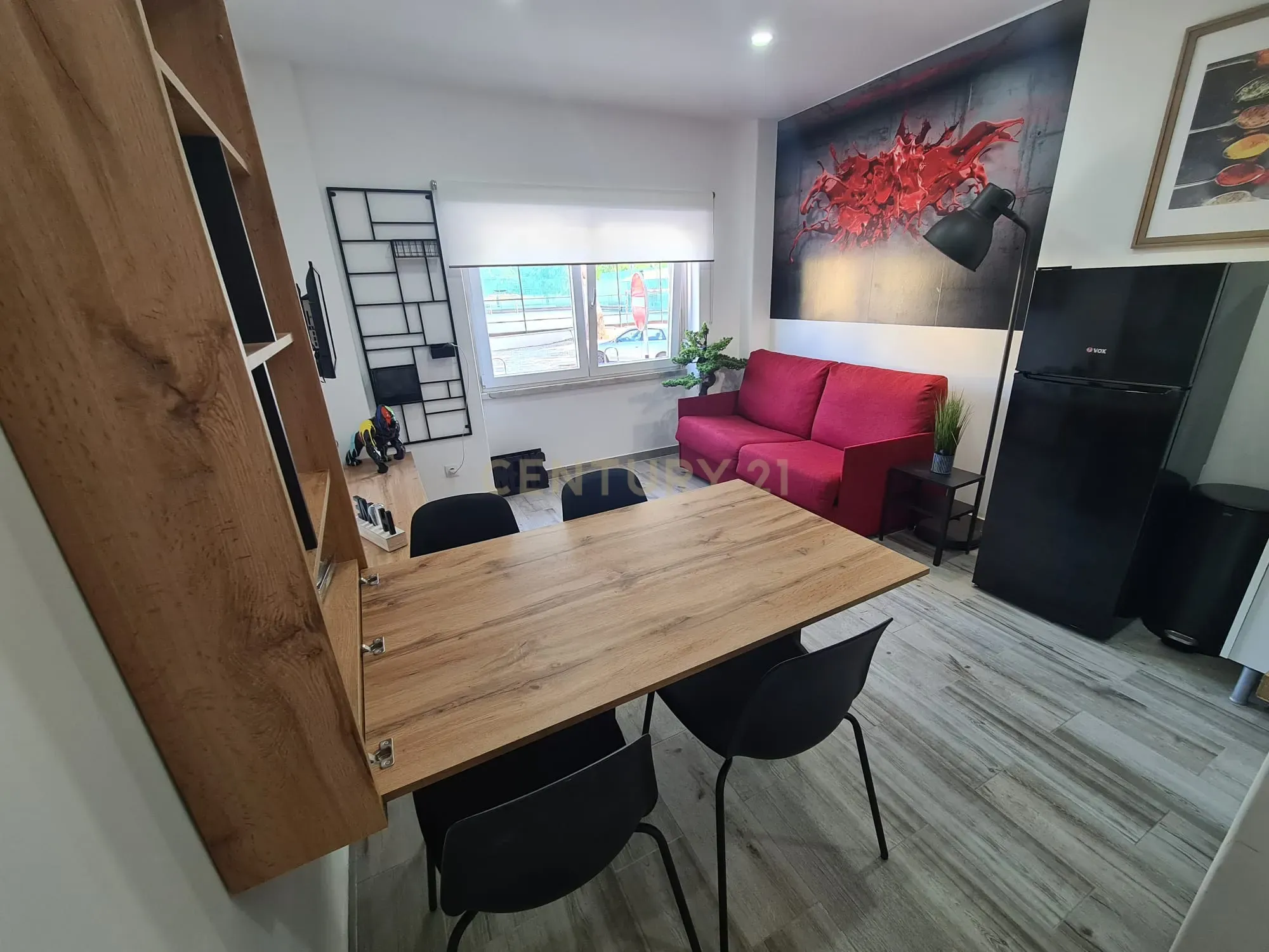 Apartamento de 2 assoalhadas totalmente remodelado na Cova da Piedade, Romeira, para Investimento. - Image 4