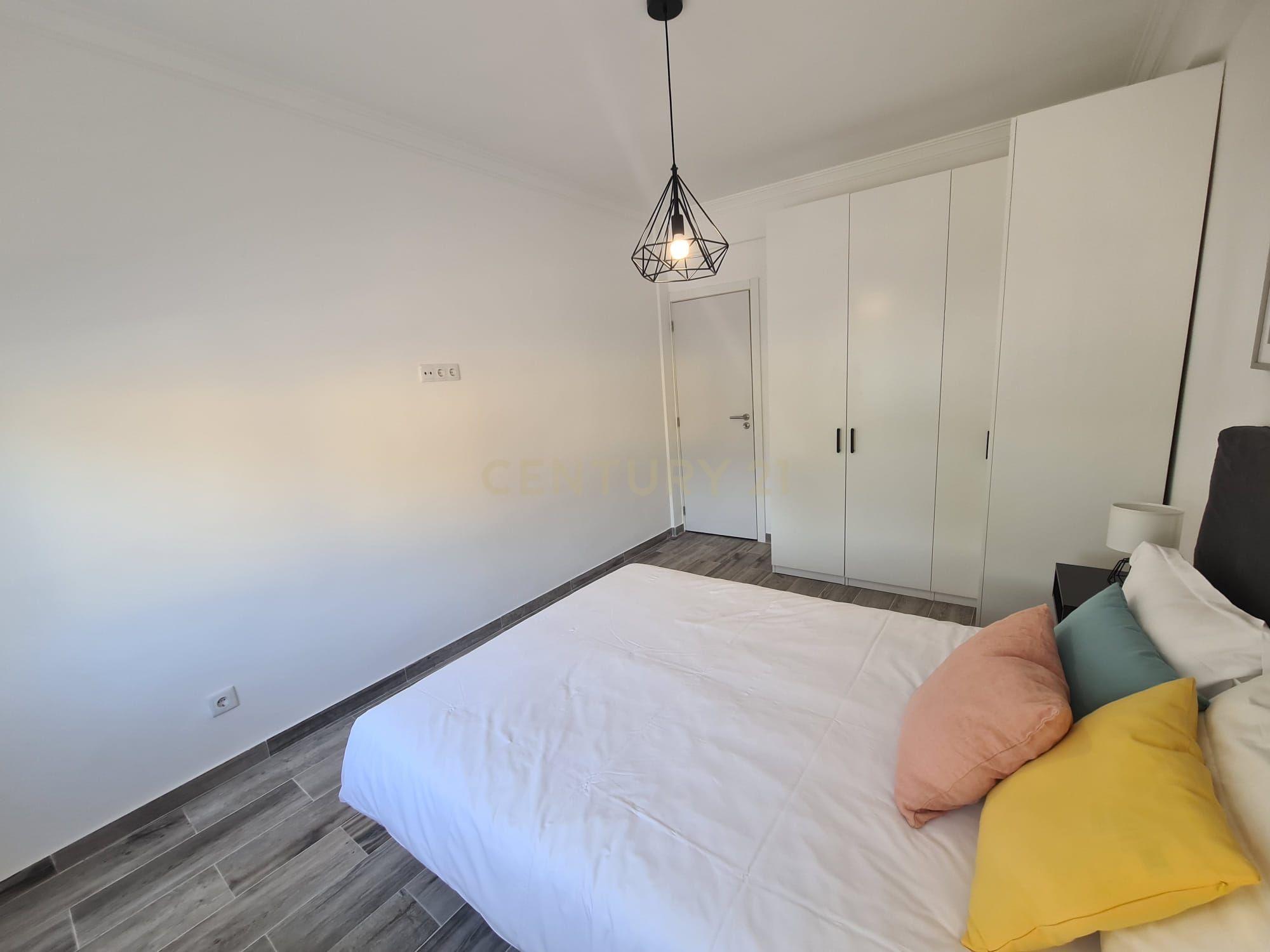 Apartamento de 2 assoalhadas totalmente remodelado na Cova da Piedade, Romeira, para Investimento. - Image 11