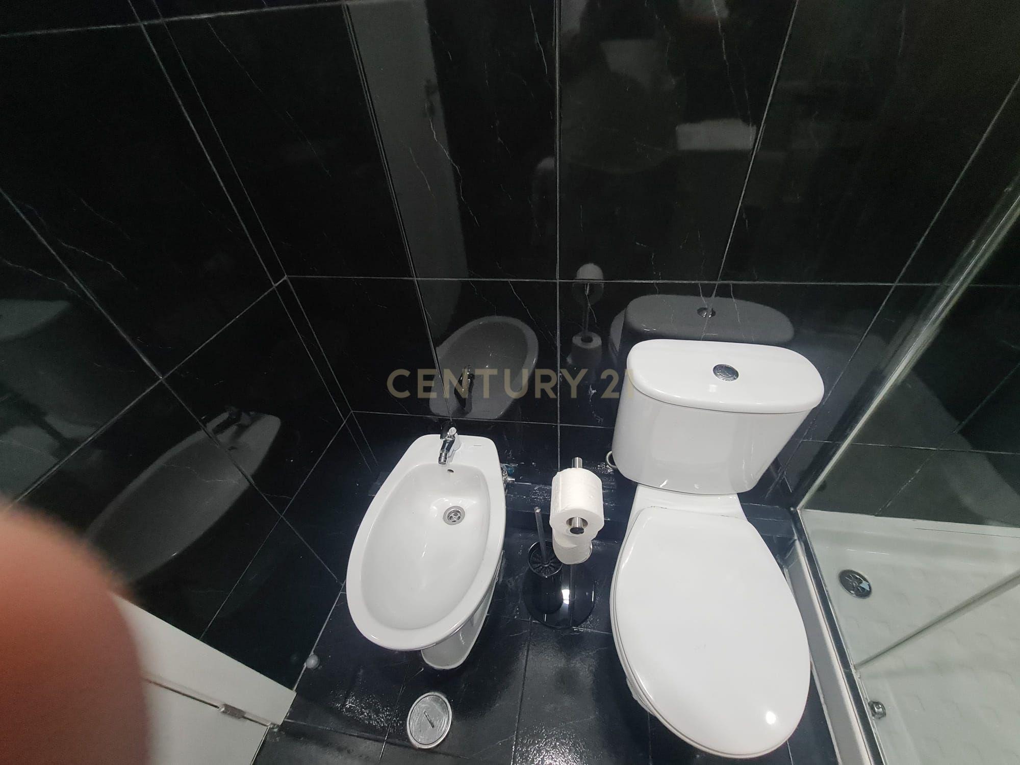 Apartamento de 2 assoalhadas totalmente remodelado na Cova da Piedade, Romeira, para Investimento. - Image 9