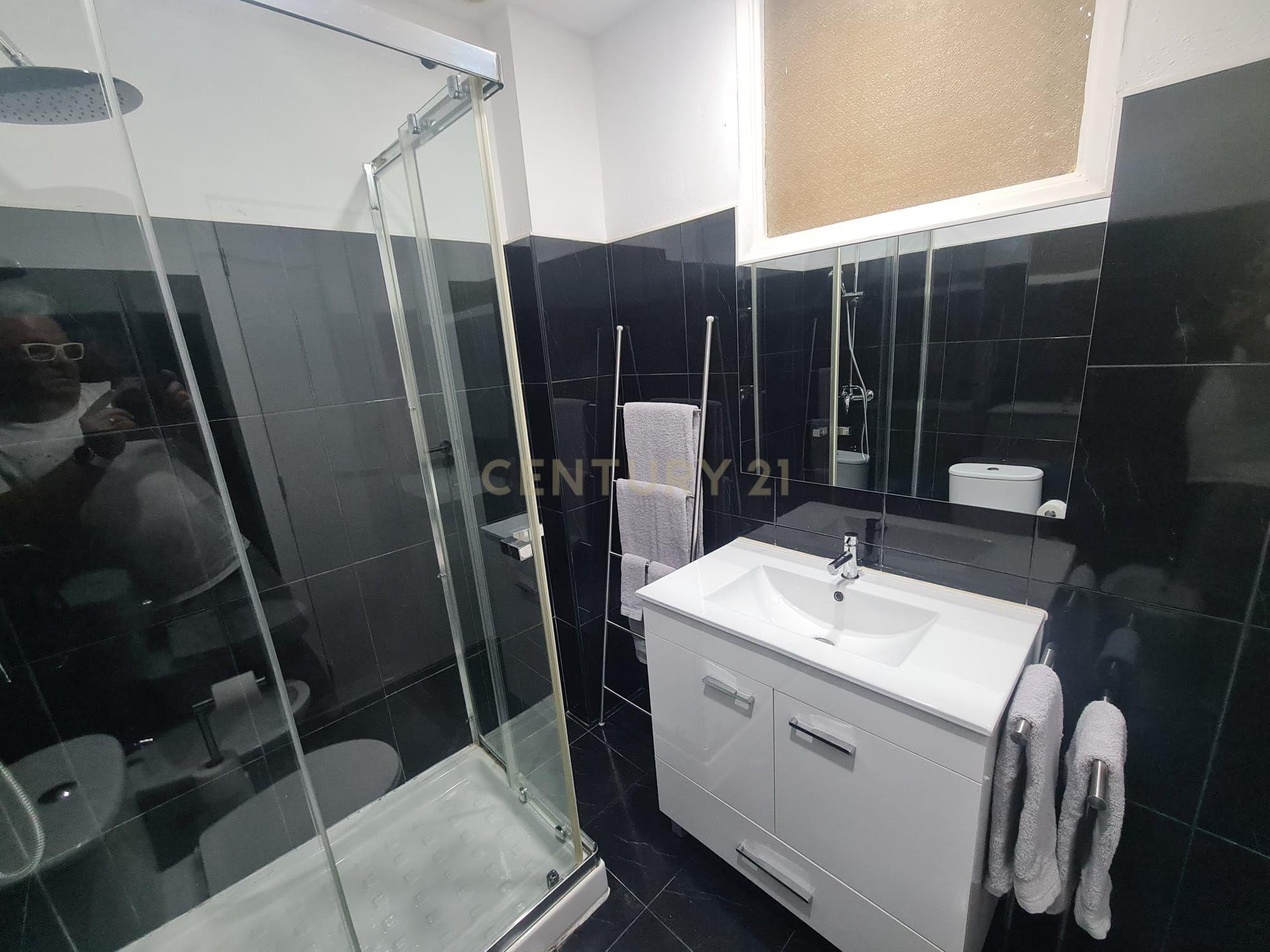 Apartamento de 2 assoalhadas totalmente remodelado na Cova da Piedade, Romeira, para Investimento. - Image 8