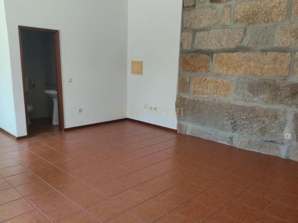 Moradia Secular T6, recuperada em Sande, Marco de Canaveses - Image 15