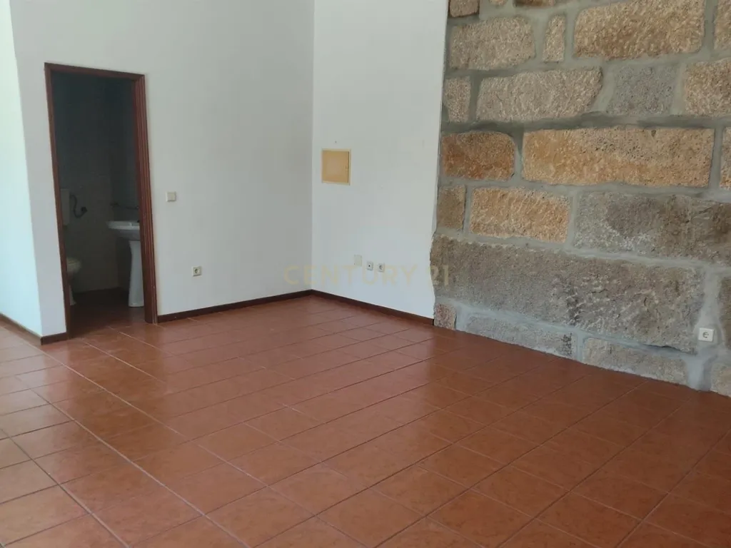 Moradia Secular T6, recuperada em Sande, Marco de Canaveses - Image 15