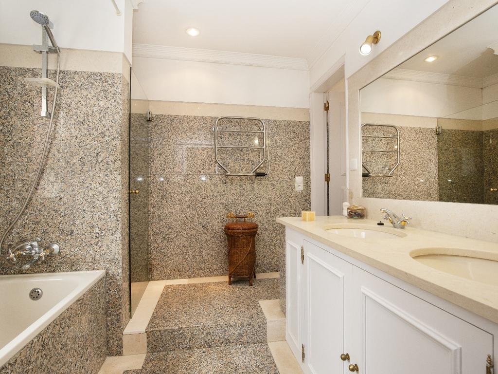 Moradia T5 na Quinta da Marinha, Cascais - Image 38