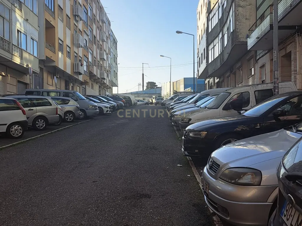 Armazem para venda com 400m2 ,em Queluz - Image 15