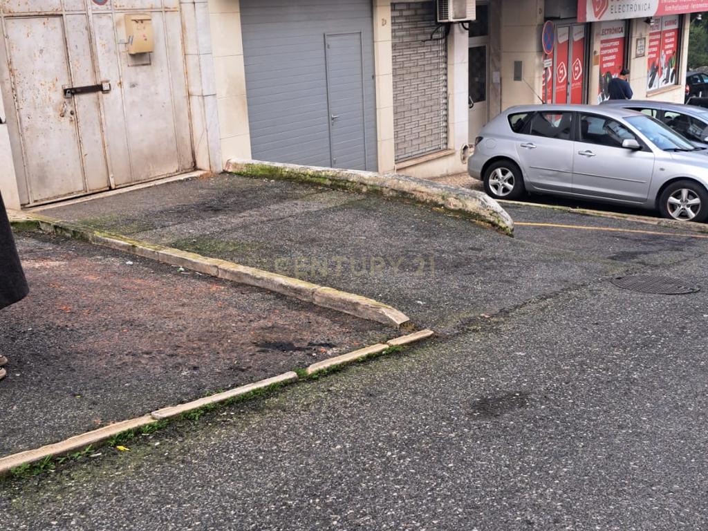 Armazem para venda com 400m2 ,em Queluz - Image 16