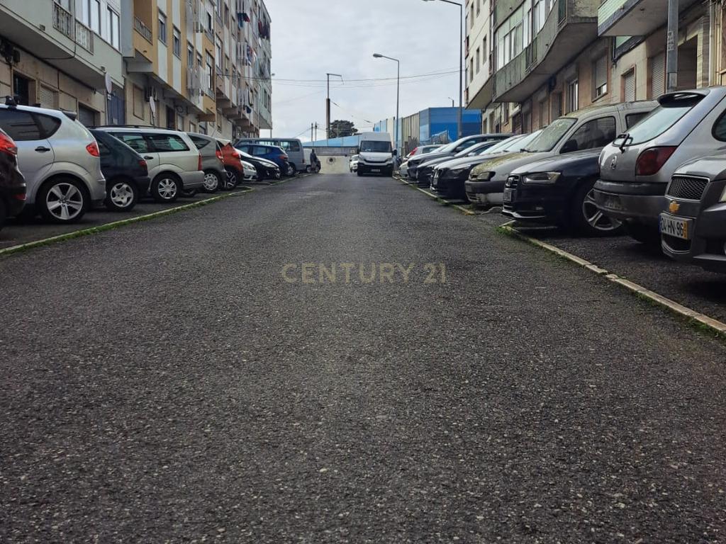 Armazem para venda com 400m2 ,em Queluz - Image 18