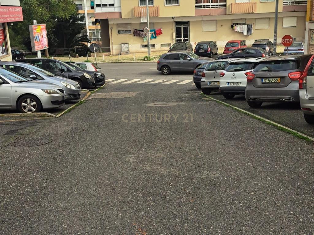 Armazem para venda com 400m2 ,em Queluz - Image 19
