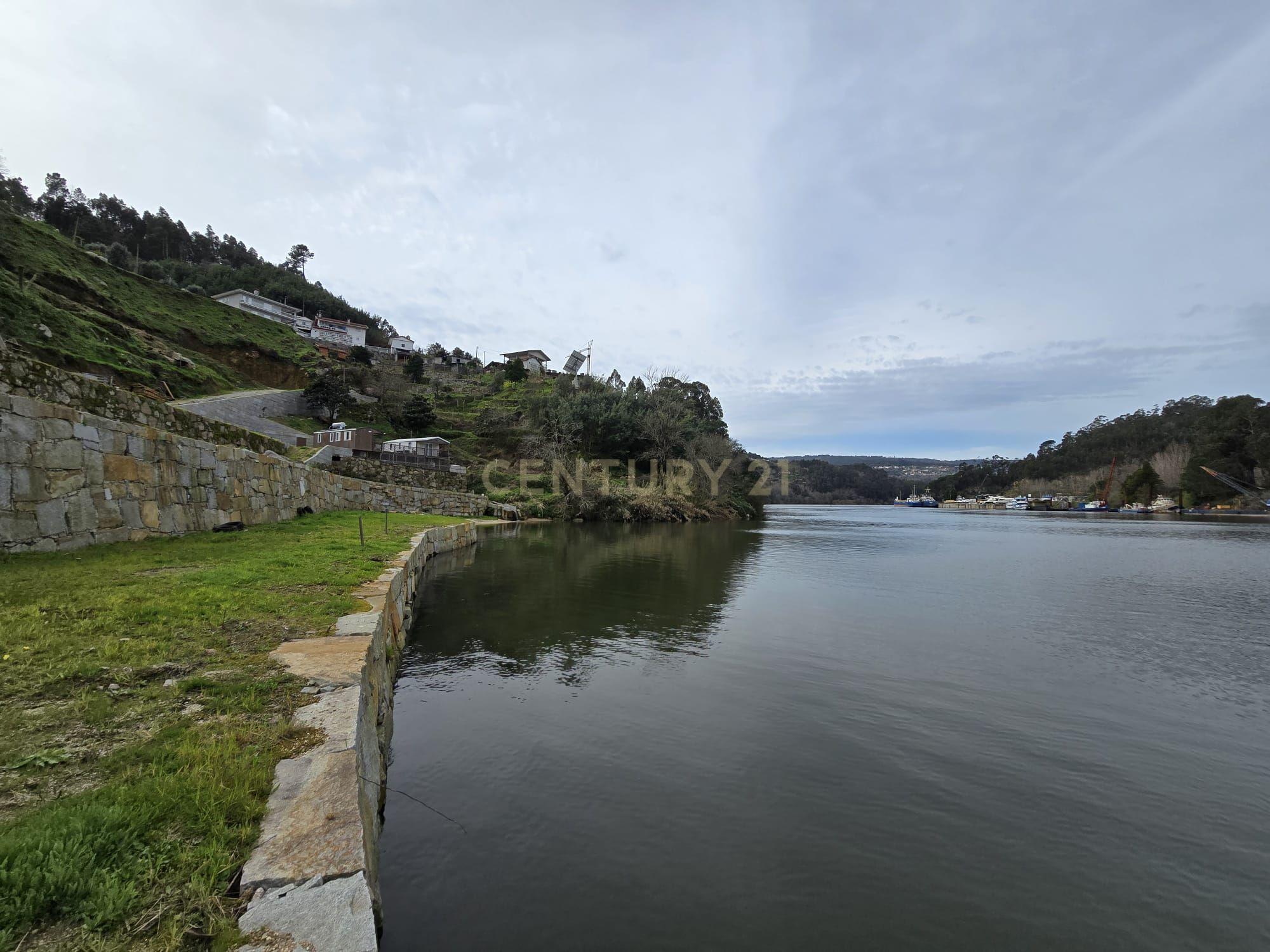 QUINTA COM MARGEM RIO DOURO - Image 13